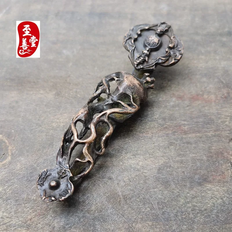 Antique collectible, old patina, antique-style alloy copper living room decoration, ginseng and wish-fulfilling jade3*9CM