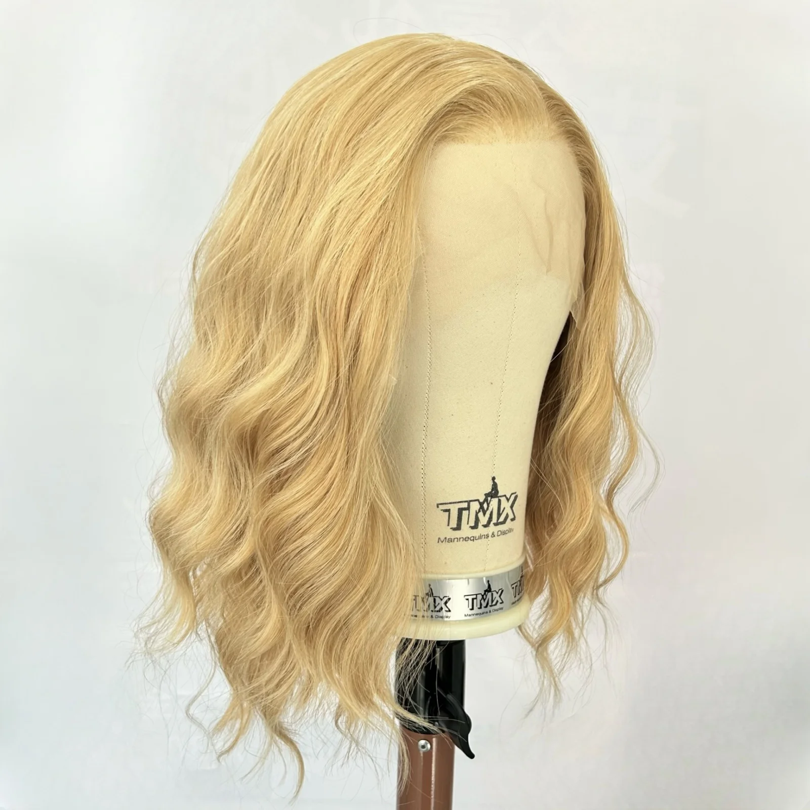 Short Curly Wavy Highlight Blonde 13X4 Lace Front Wigs for Women Pre Plucked Hairline Ash Blonde Mix 613 Ombre Shoulder Length