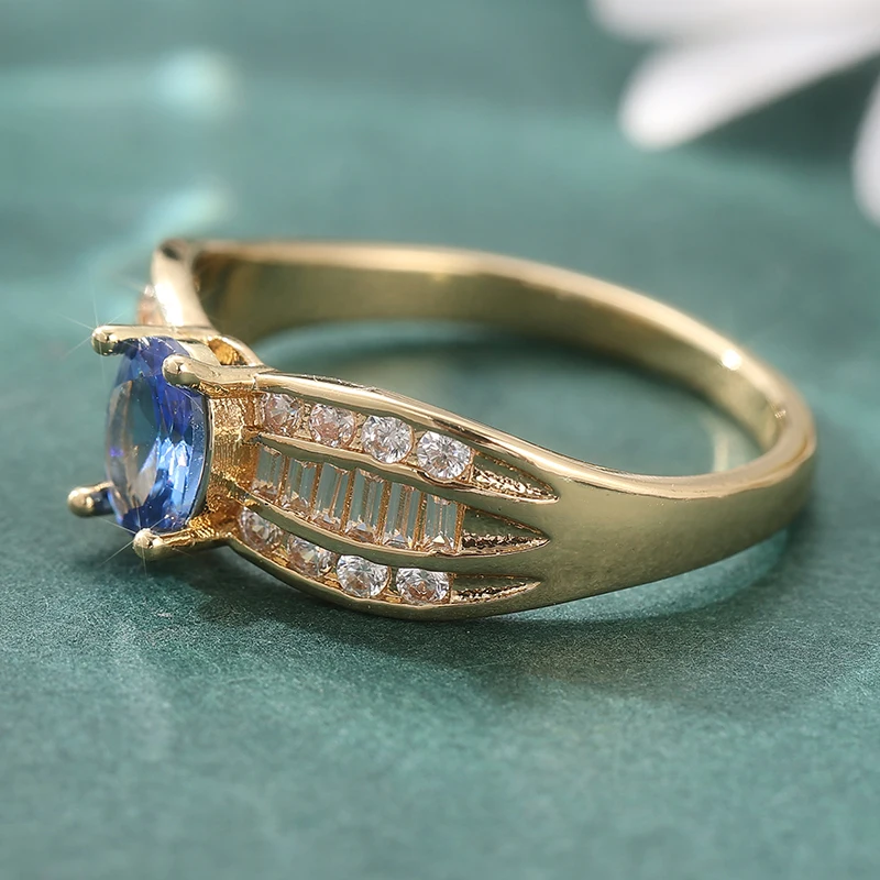 Schillernder, mit weißen und blauen CZ-Steinen besetzter Damenring, glänzende goldene Farbe, geometrisch, für den täglichen Gebrauch, Party-Schmuck, Jubiläumsgeschenk – Detail 3