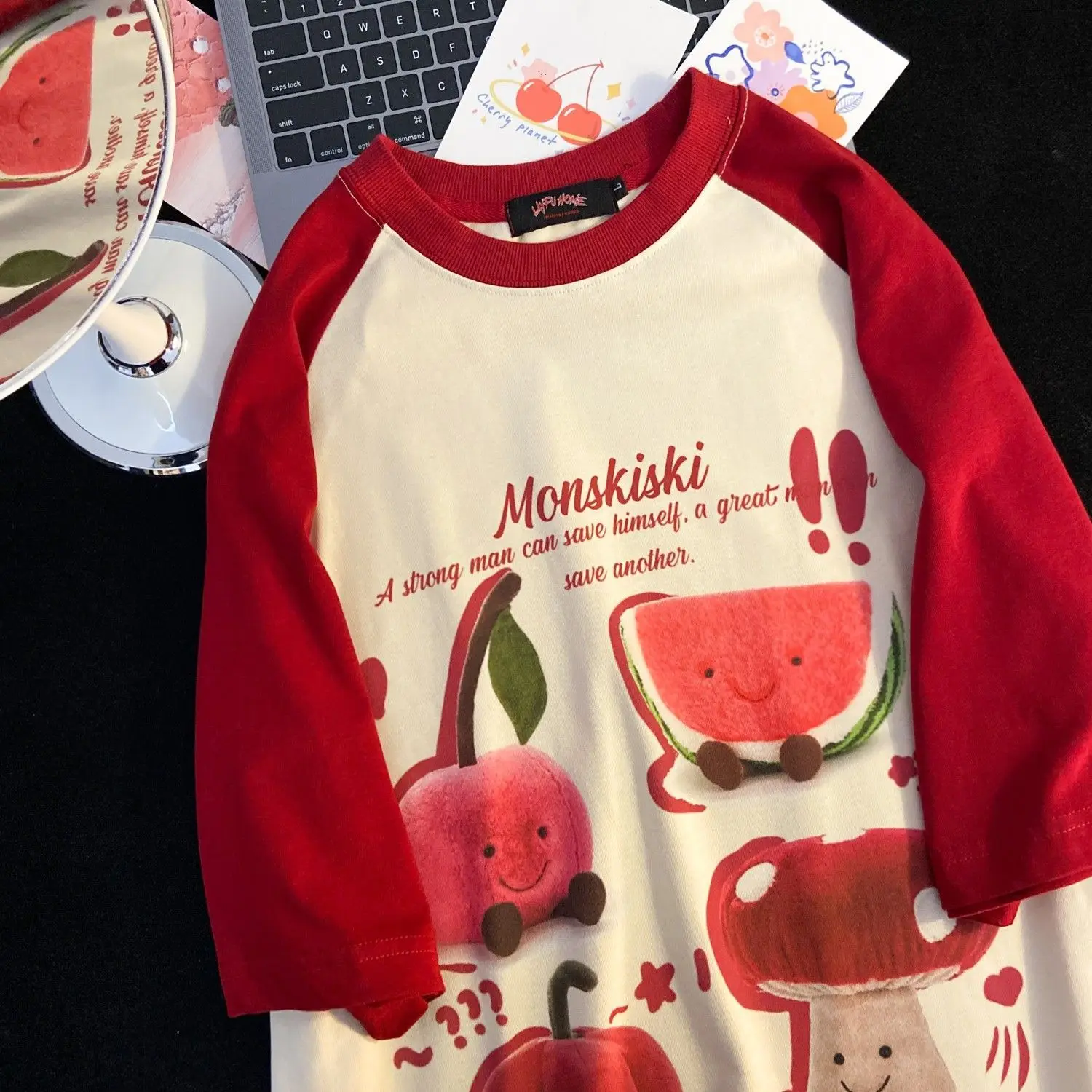 

Creative Personality Cute Fruit Print Raglan Sleeve Stitching Design Niche T-Shirt Female Summer New Couple Women Men 2023 New