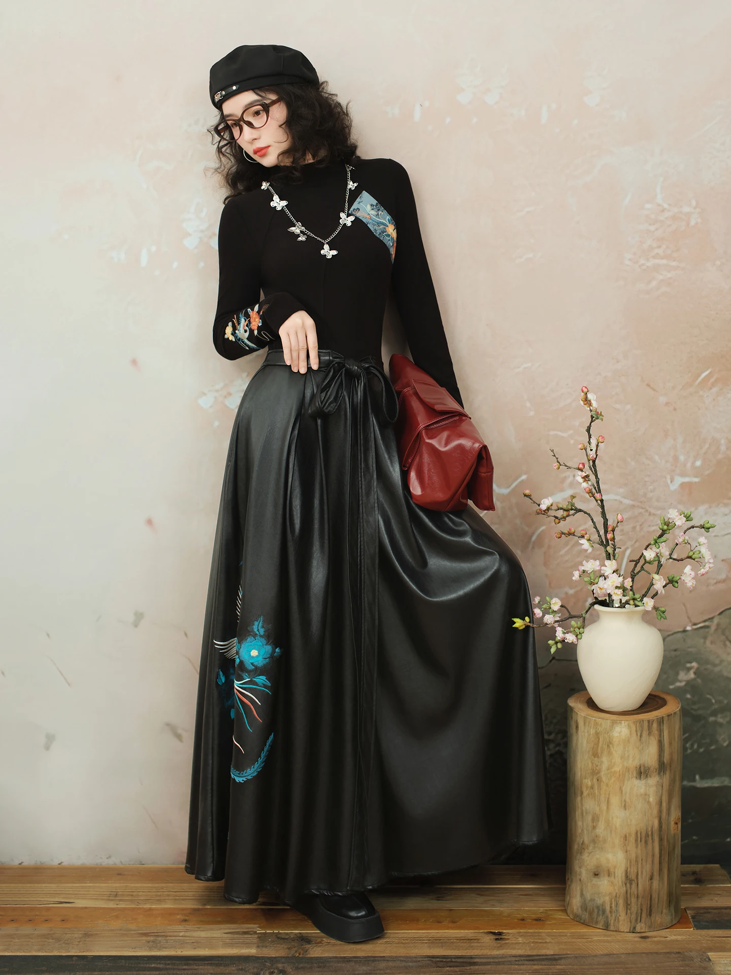 กระโปรงยาวทรงเอไลน์ หนัง PU สำหรับผู้หญิง สไตล์จีน แต่งลายปัก พร้อมซิป  สำหรับฤดูใบไม้ผลิและฤดูใบไม้ร่วง สีดำ