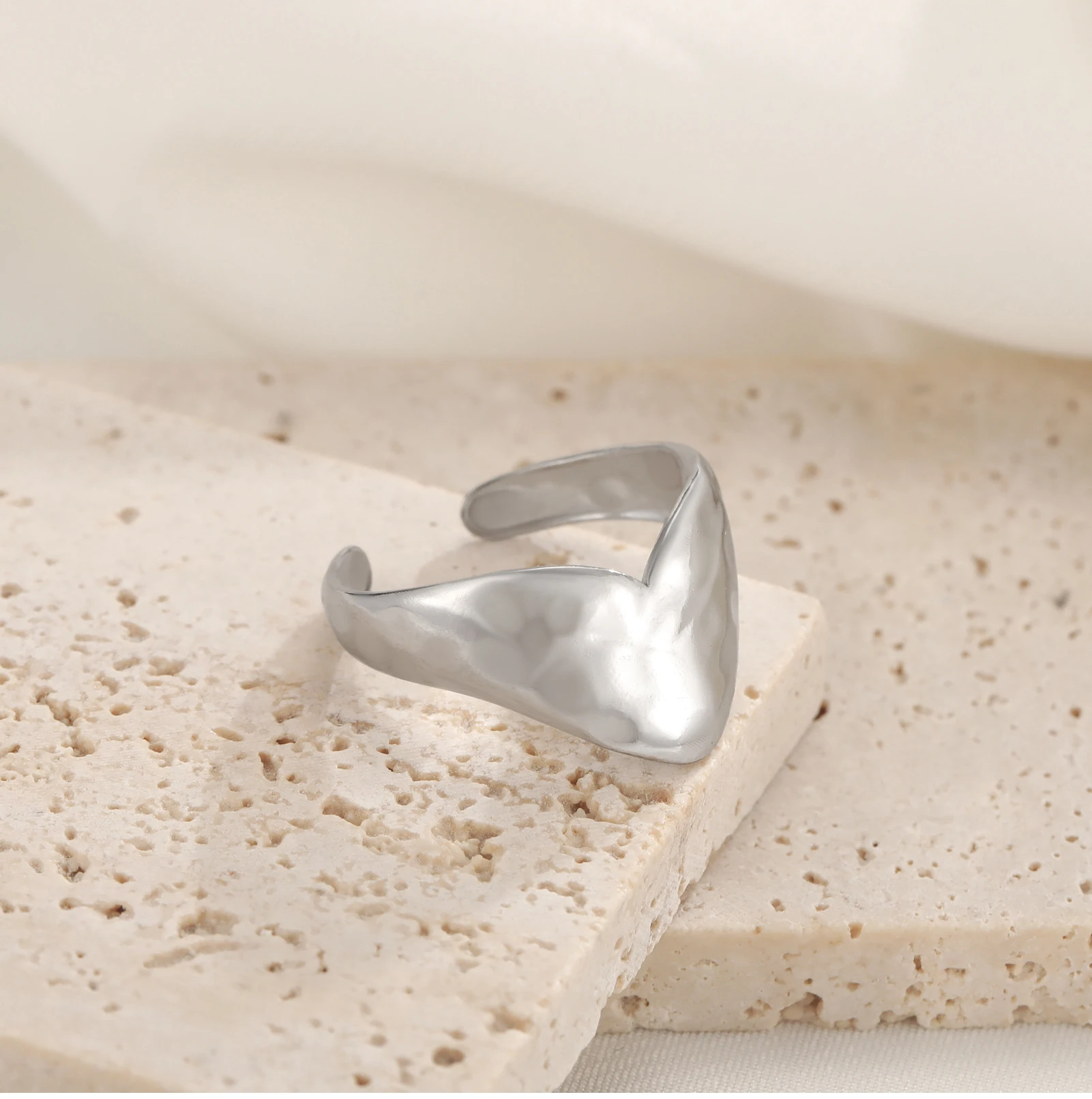 CoolTime Minimalistische Edelstahlringe für Damen, Eleganter Unregelmäßiger Trendiger Offener Ring, Anlaufbeständiger Alltags-Schmuck – Detail 9