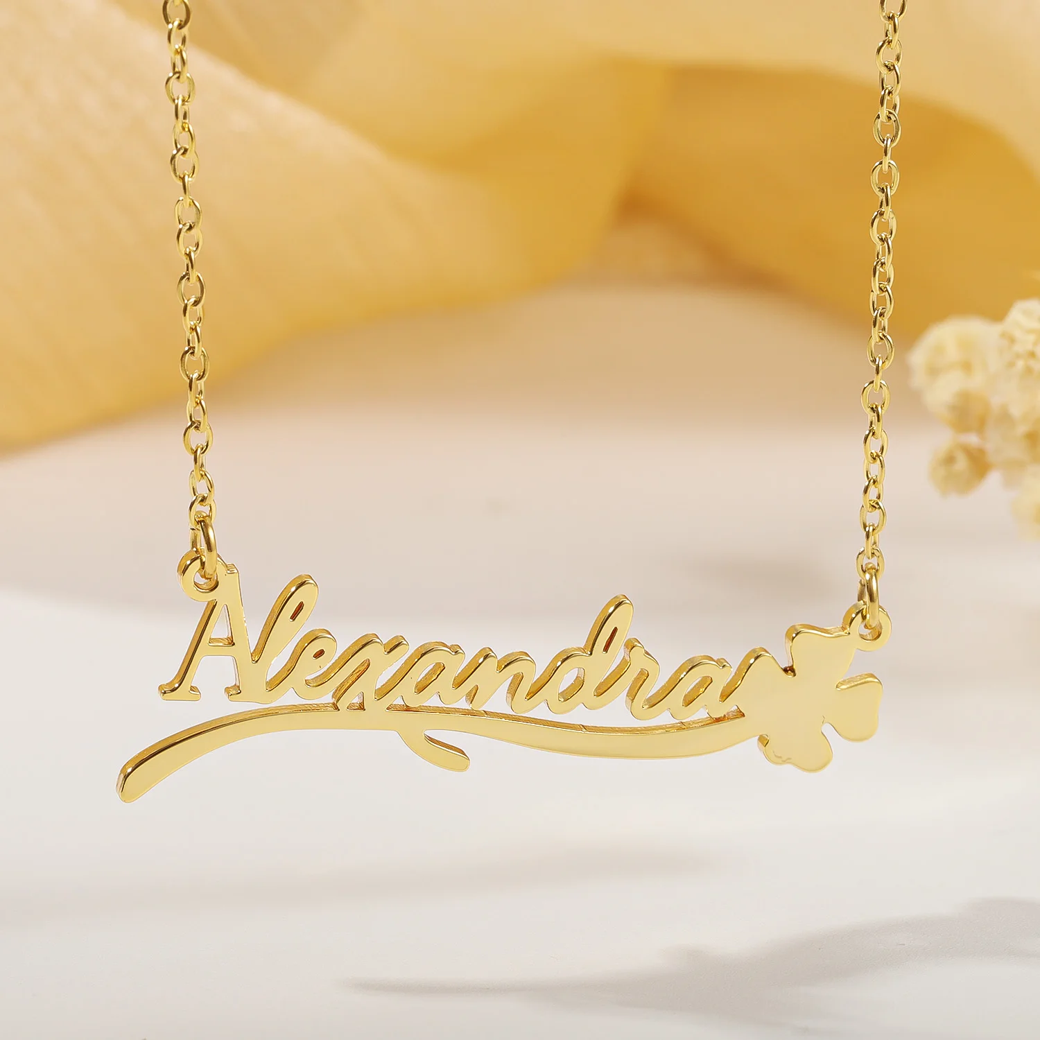 colar-personalizado-com-nome-em-ingles-trevo-da-sorte-corte-Unico-aco-inoxidavel-banhado-a-ouro-18k-joia-personalizada-com-nome-presente-para-mulheres
