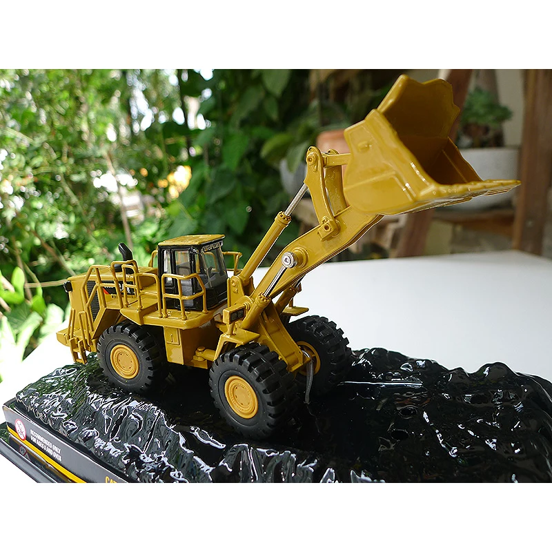 

CAT Diecast Alloy 1:64 Scale 988H Loader Forklift Engineering Vehicle Cars Model Adult Toy Classic Souvenir Gifts Static Display