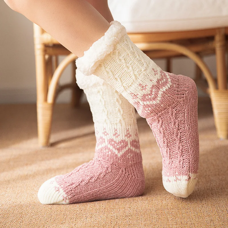 Calcetines de invierno de chenilla para mujer, calcetín cálido de maternidad para dormir, calentador de piernas de tubo medio, pantuflas de alfombra, navidad