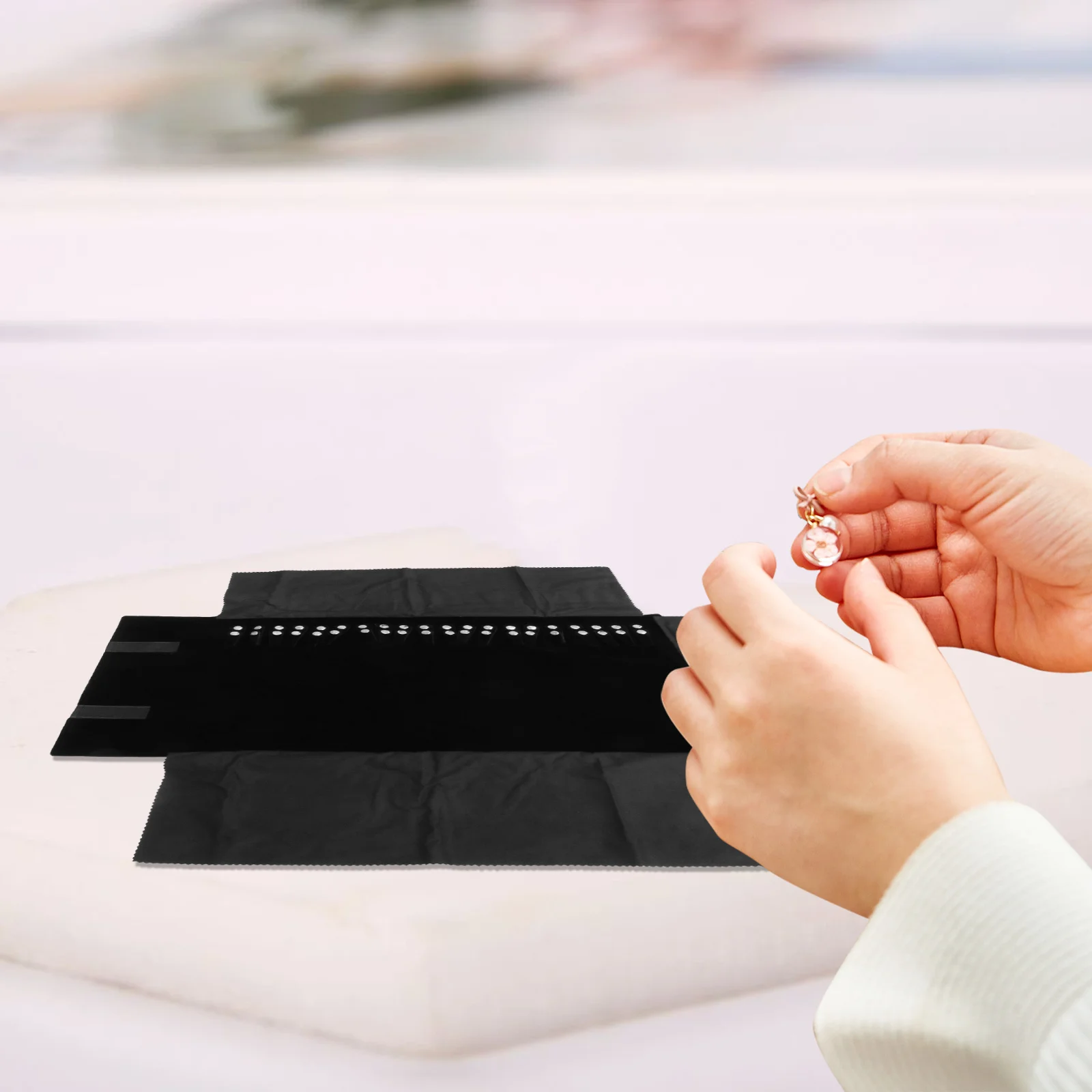 

Black Jewelry Roll Bag Large Compact Organizer for Travel Home Necklace Bracelet Storage Pouch for Earrings Jewelry