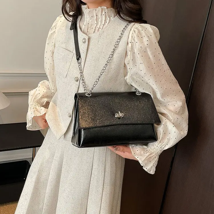 

Classic And Stylish Large Capacity Diaper Bags For LadiesElegant Designer Tote Bag Minimalist Shoulder Bag Simple Leather Trendy