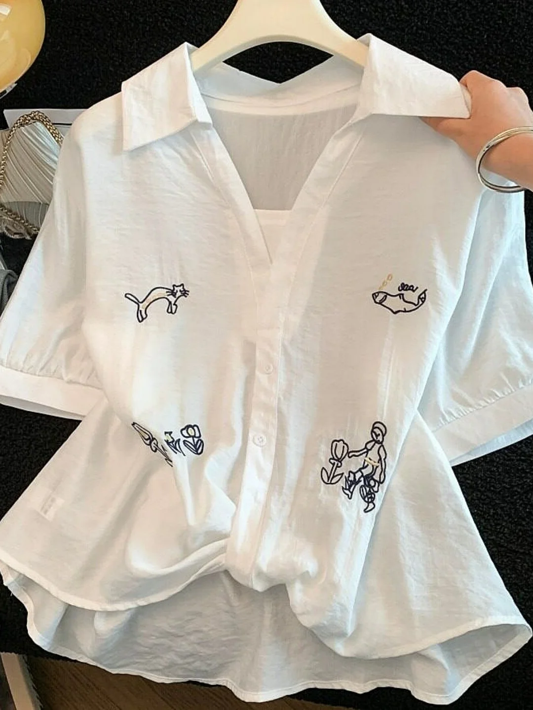 

Slimming Effect French Style Loose Fit V-Neck Short Sleeve Embroidered Shirt Women's Summer Fashion Unique Top