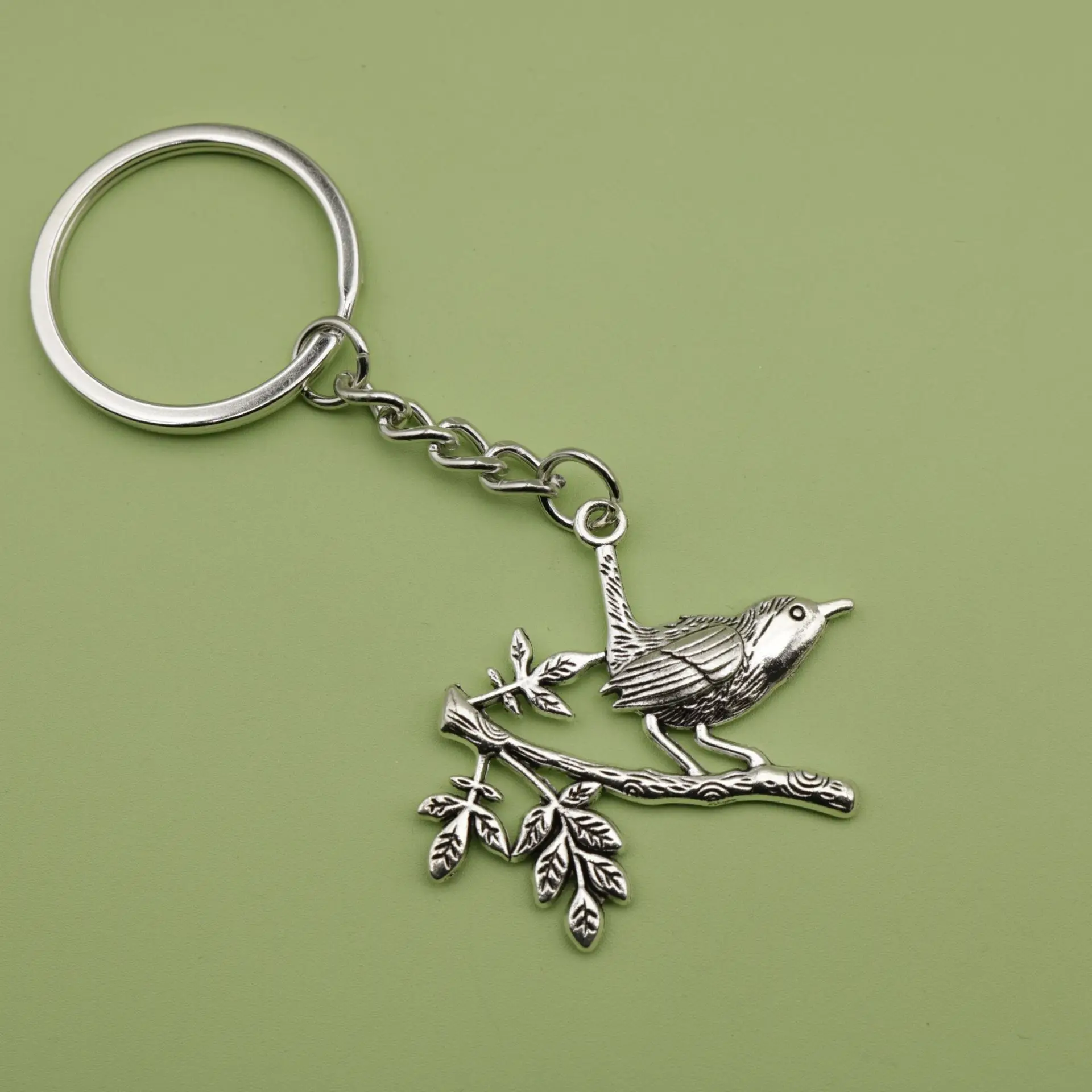New trendy alloy magpie tree-shaped keychain pendant - simple and versatile, suitable for bags, car keychains, and other accesso