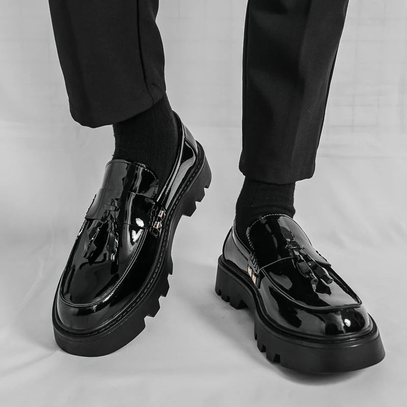 

Men Small Fringe Loafers Round Toe Thick Soled Shoes Simple Fashionable Classic Formal Shoes