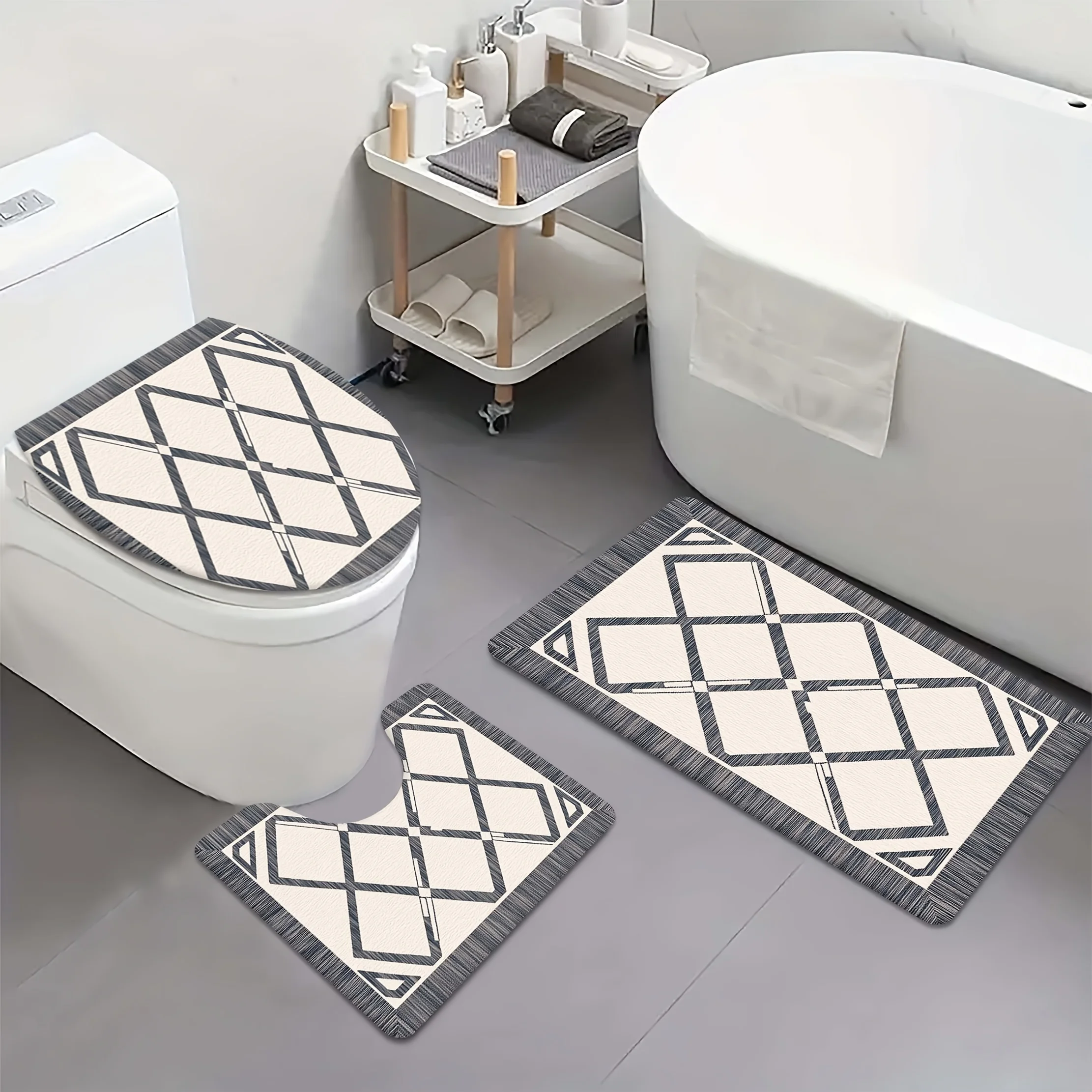 

Набор для ванной комнаты из трех частей, включая плюшевый коврик для унитаза, коврик для ног с краями ванны, впитывающий коврик с принтом и нескользящий коврик для ванной комнаты.