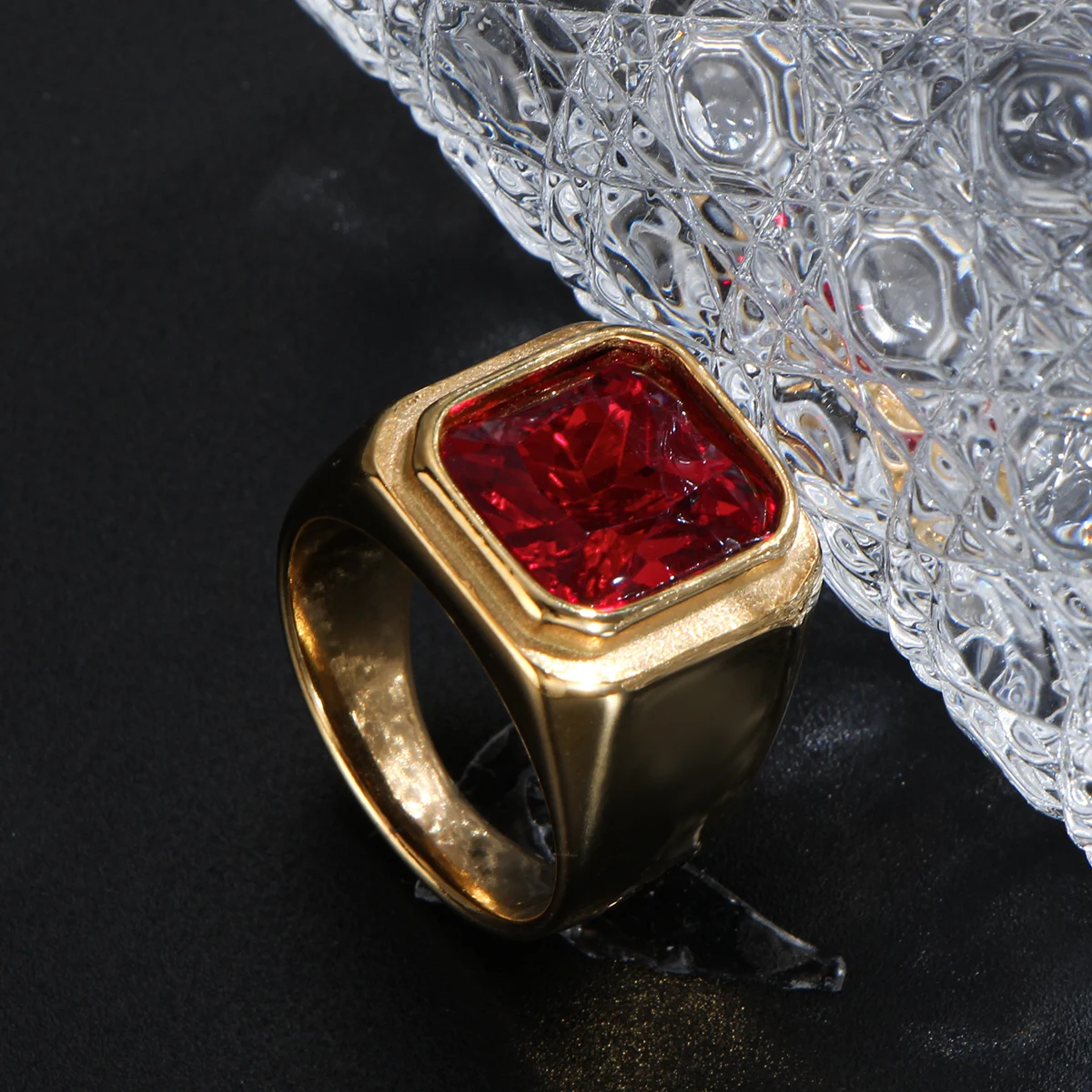 1Pcs Classic Golden Red Zircon Signet Ring Men's Polished Stainless Steel Closed Band Daily Wear Jewelry Gift