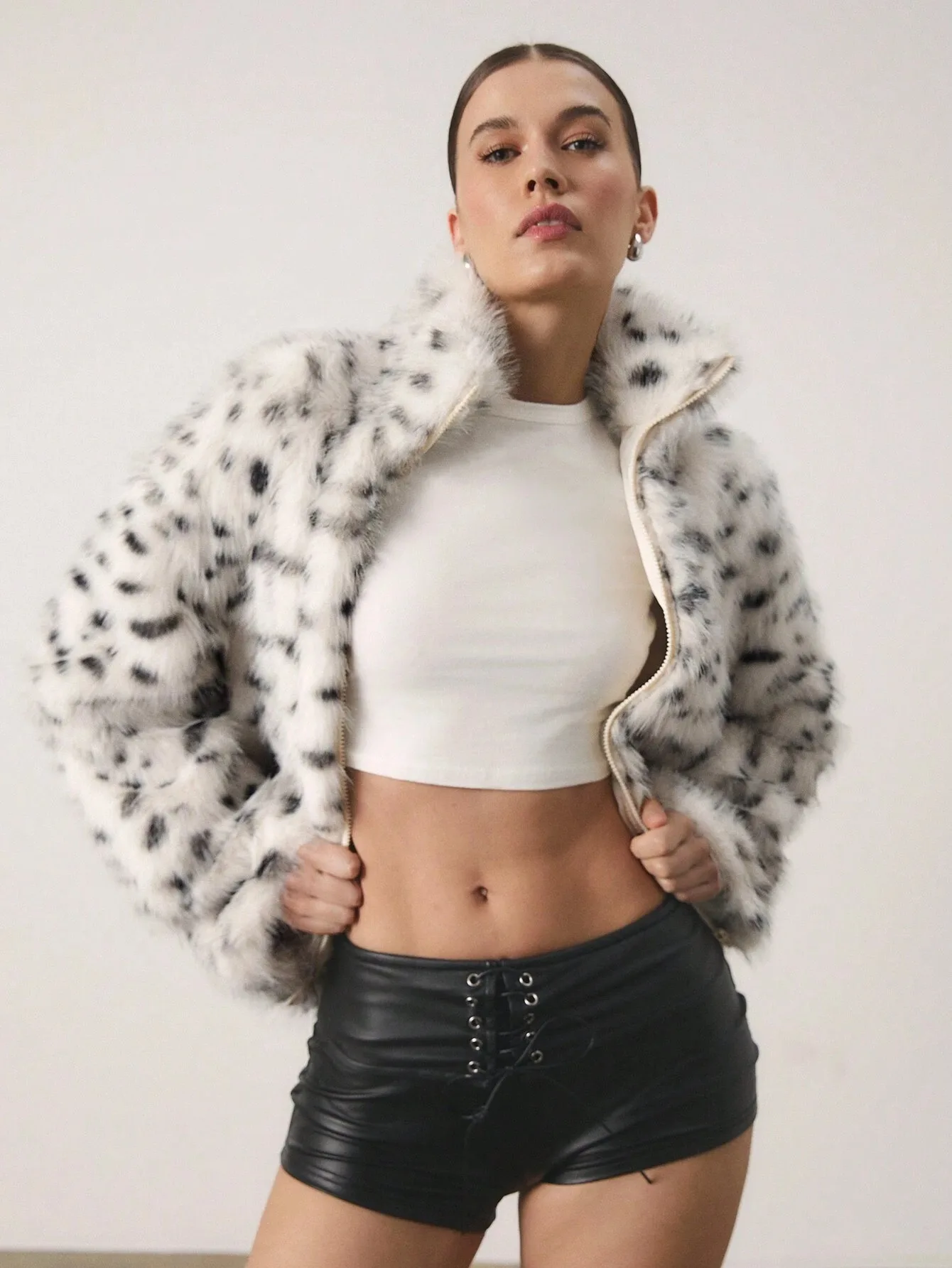 DFDG Women 2026 Winter Spot Faux Fur Jacket Stand Collar Zip Up Short Plush Outerwear Warm Fluffy Fashion Streetwear Coat Fur