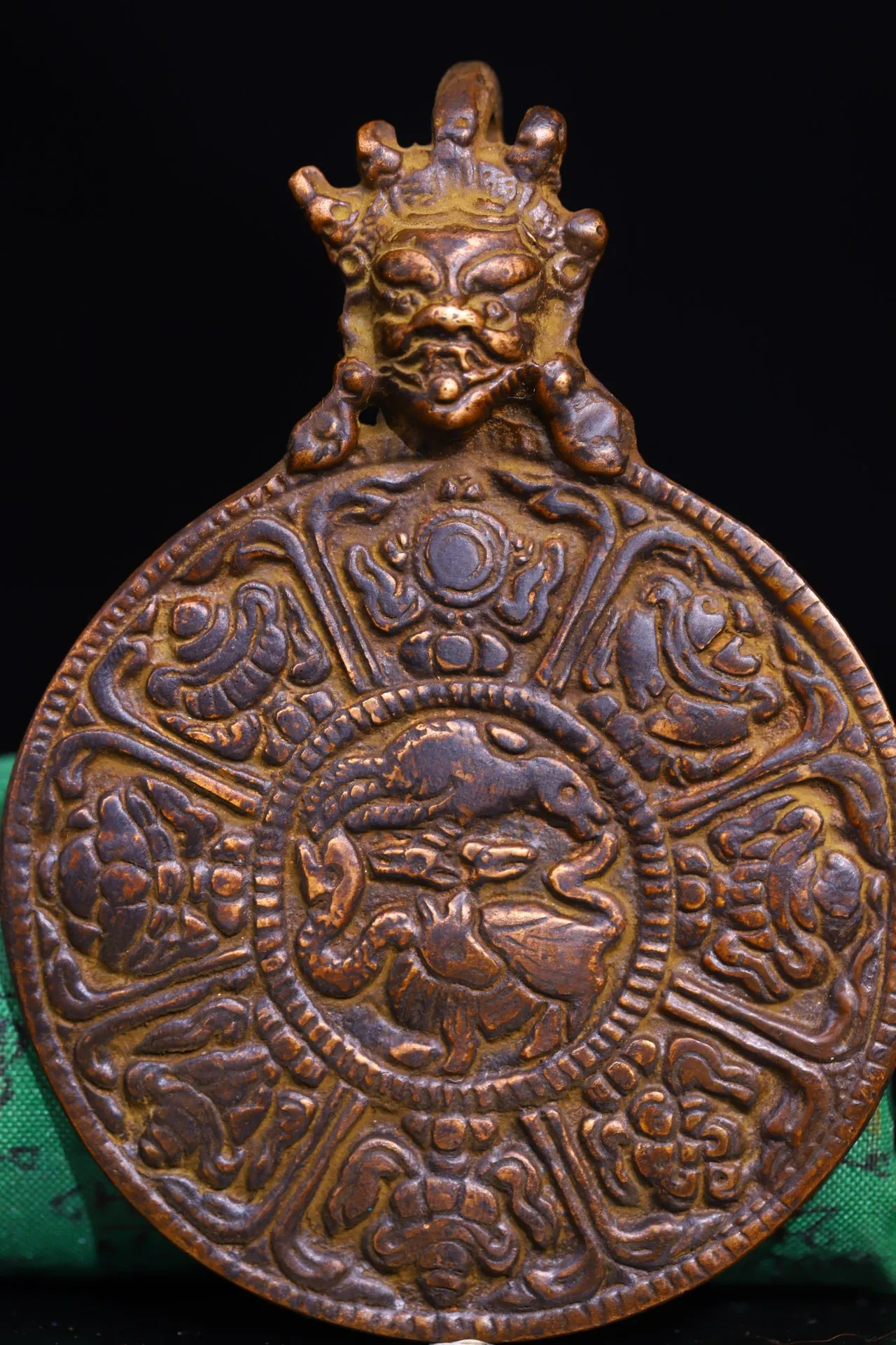 4 "tibetische Tempel Sammlung alte Bronze Zinnober Amulett Mahakala Buddha Kopf vier dimensionale Bestien Amulett Anhänger Stadthaus