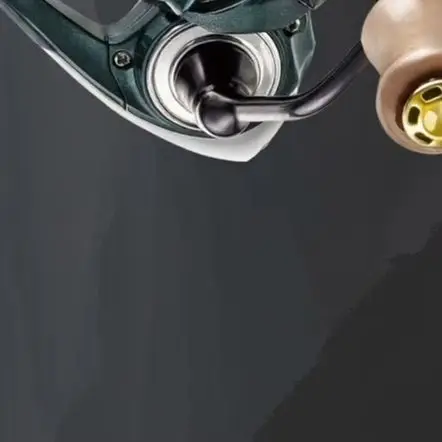 Light Tackle Reel Featuring Precise Machining and Streamlined Body for Enhanced Portability and Field Performance