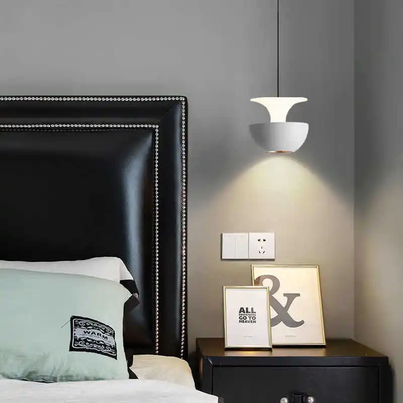salon-fond-mur-decoratif-lustre-chambre-lit-suspension-ligne-lampe-moderne-porche-barre-simple-tete-petite-suspension