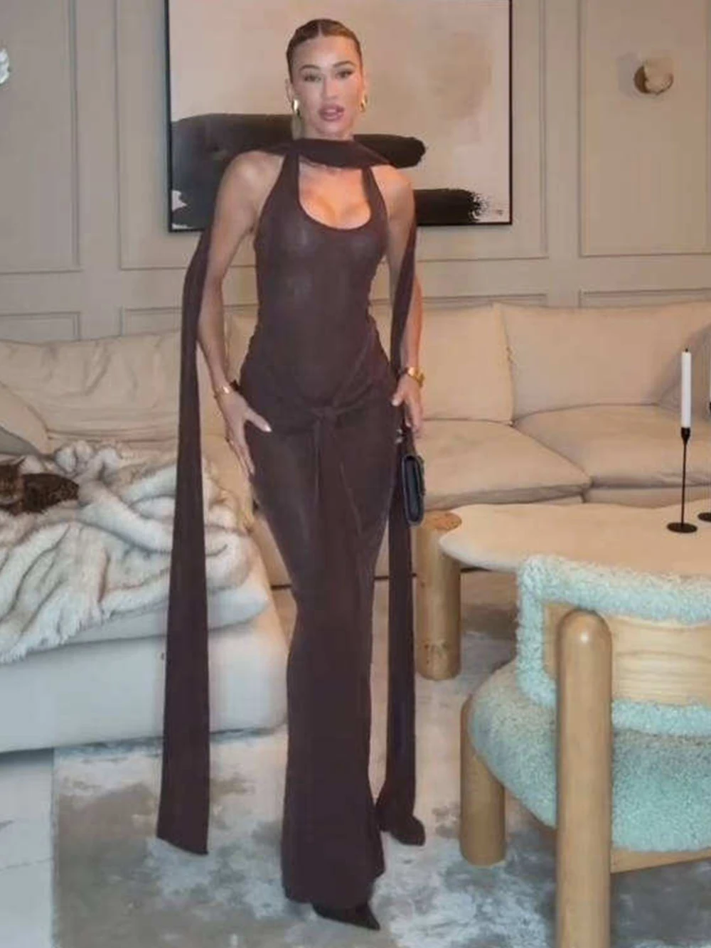 2025 الخريف المرأة القهوة الملونة الشريط مثير أكمام معلقة الرقبة عارية الذراعين مطوي سليم فستان طويل موضة نادي فستان الحفلات #1