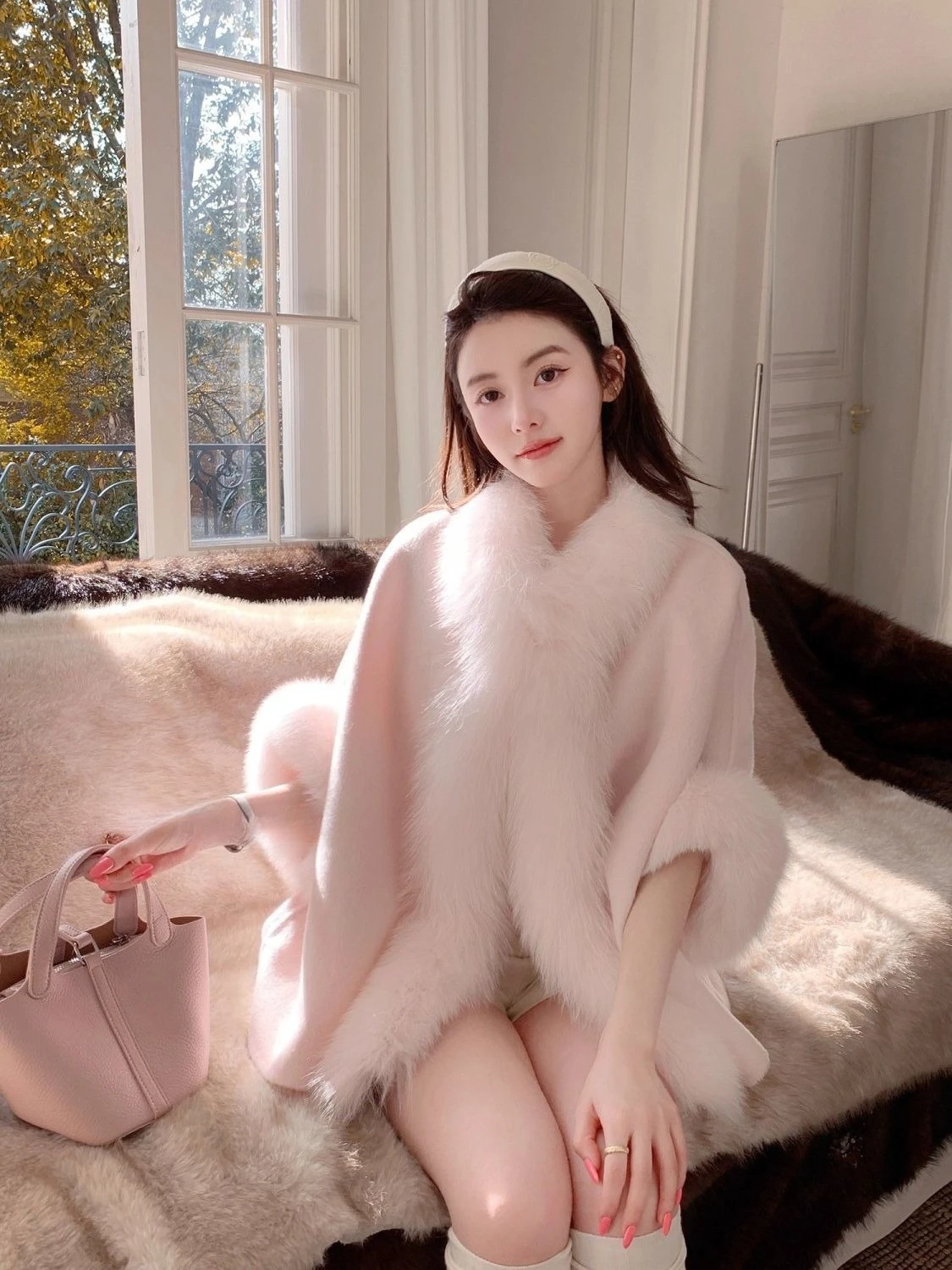 Winter French Elegant Woolen Warm Coat Women New Design Fur Collar Sweet Chic Soft Jacket Aesthetic Fashion Long Sleeve Outfit