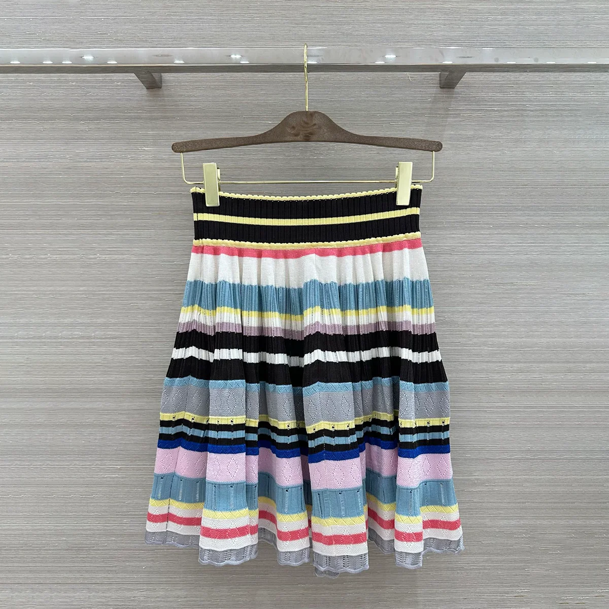 2026 High quality women's colorful striped knitted pleated skirt--hb807