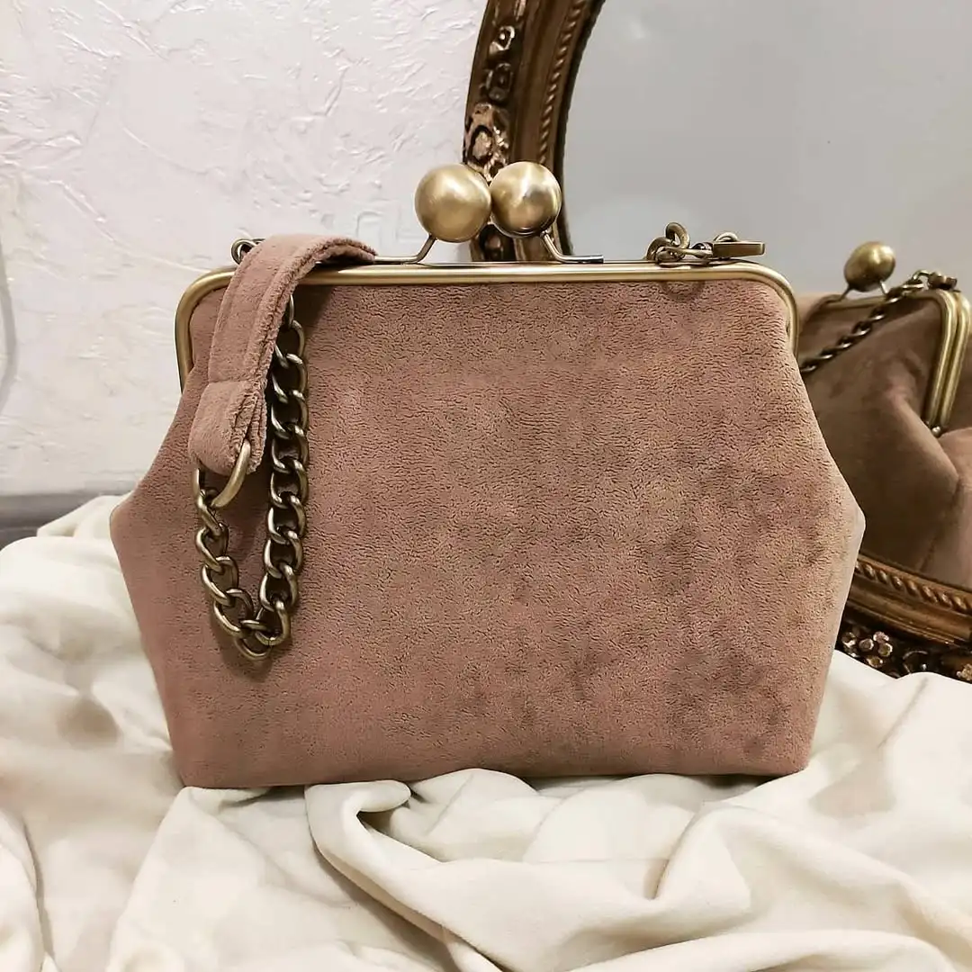 

Lost In Vintage Velvet Fabric Bag Metal Frame Solid Reinforcement Substrate Brass Gold Metal Frame Kiss Lock Clutch 26x20x8cm