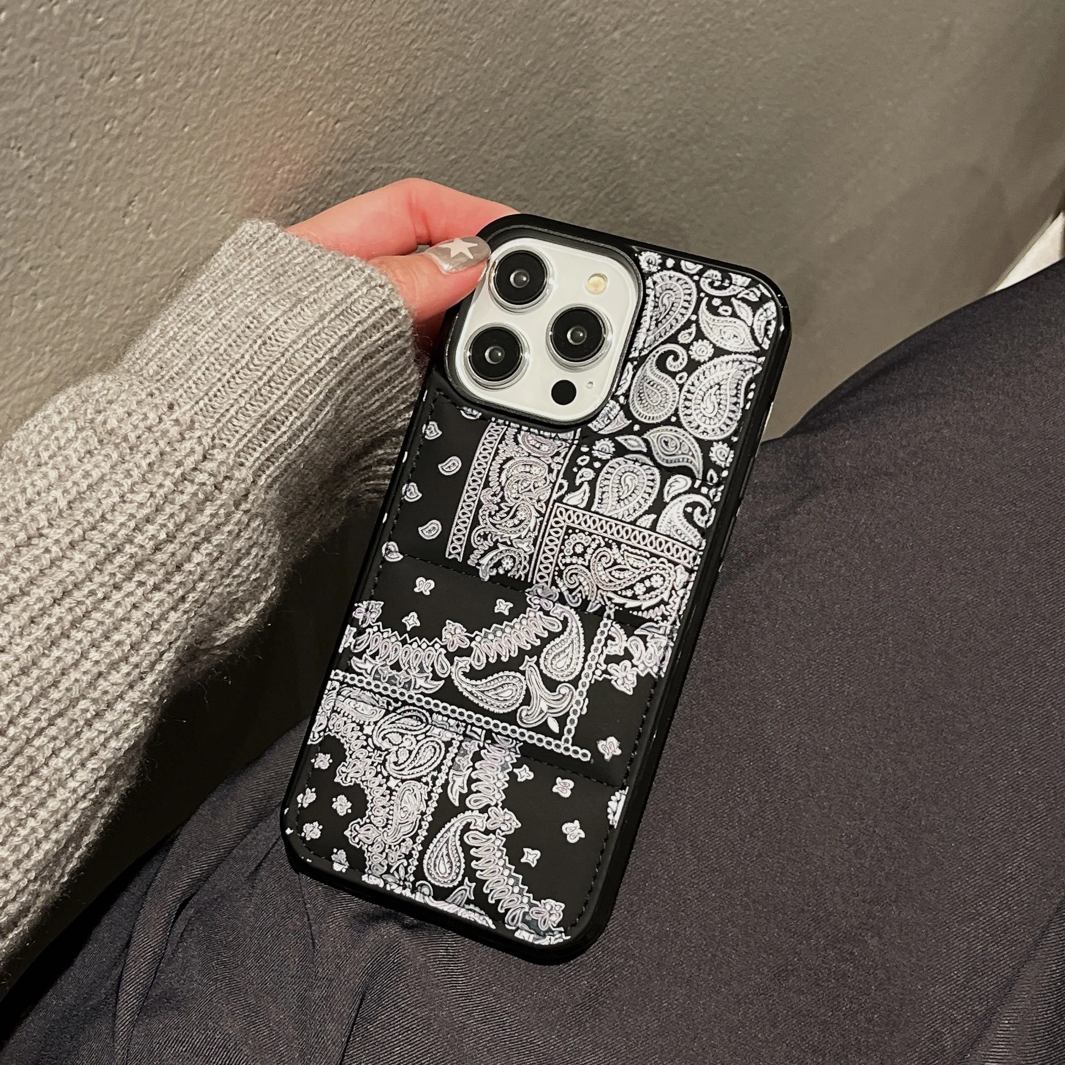 Paisley Pattern Shockproof Protective Cover Case For iPhone 16 15 14 13 12 11 Pro Max 7 8 Plus X XR Down Jacket The Puffer Case