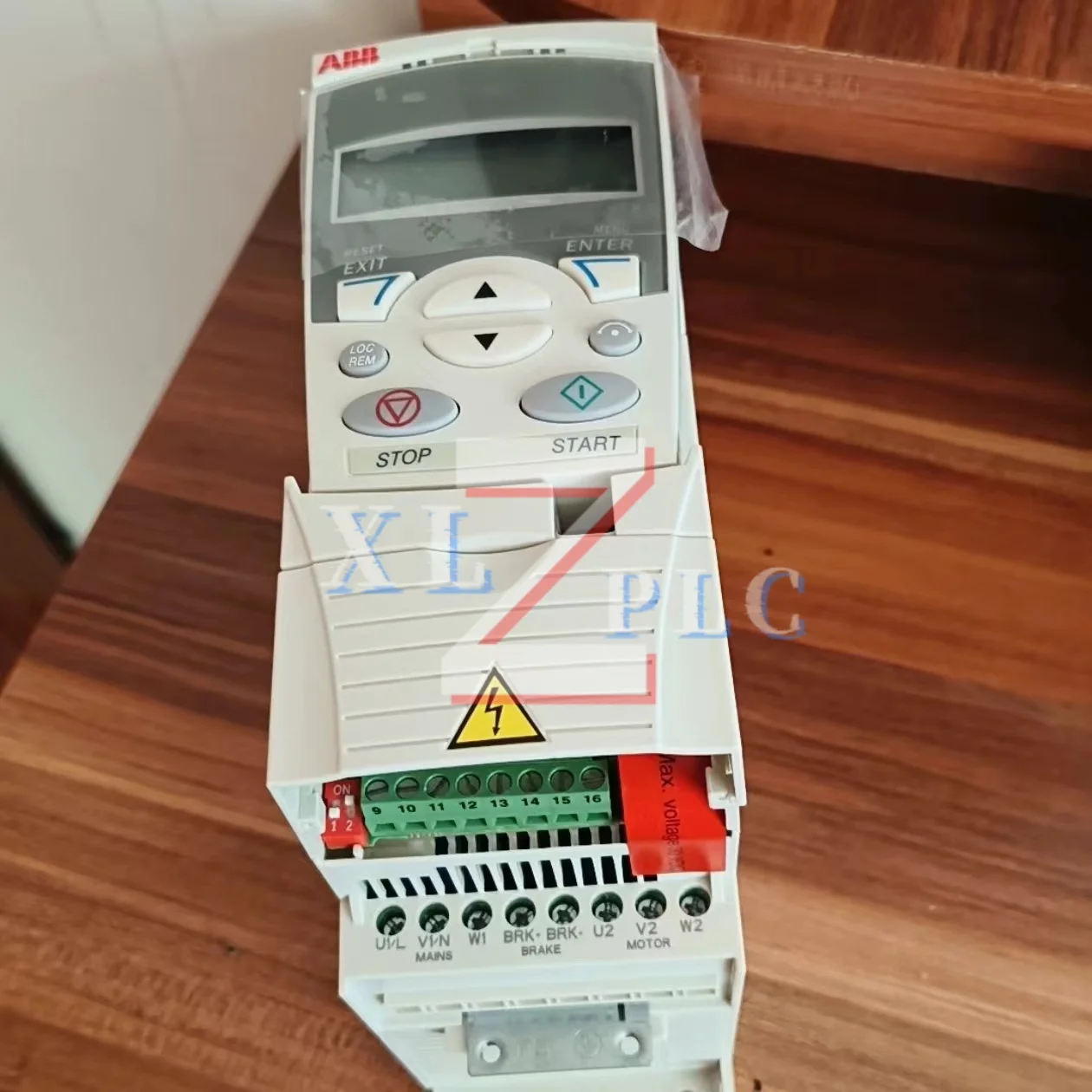 nuovo in magazzino Convertitore di frequenza ACS355-03E-04A7-2 ACS355-03E-05A6-4