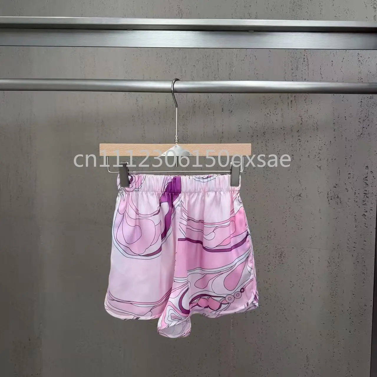 Classic Design Women's Pink Shorts Sets with Designer Signature Letter Logo Luxury Brand Women's Loose Cloaks Tops Sets view 5