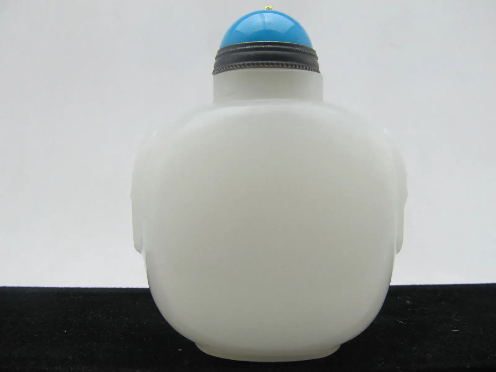 Chinese Perfect shape 3.2 inches Nephrite Jade Snuff Bottle