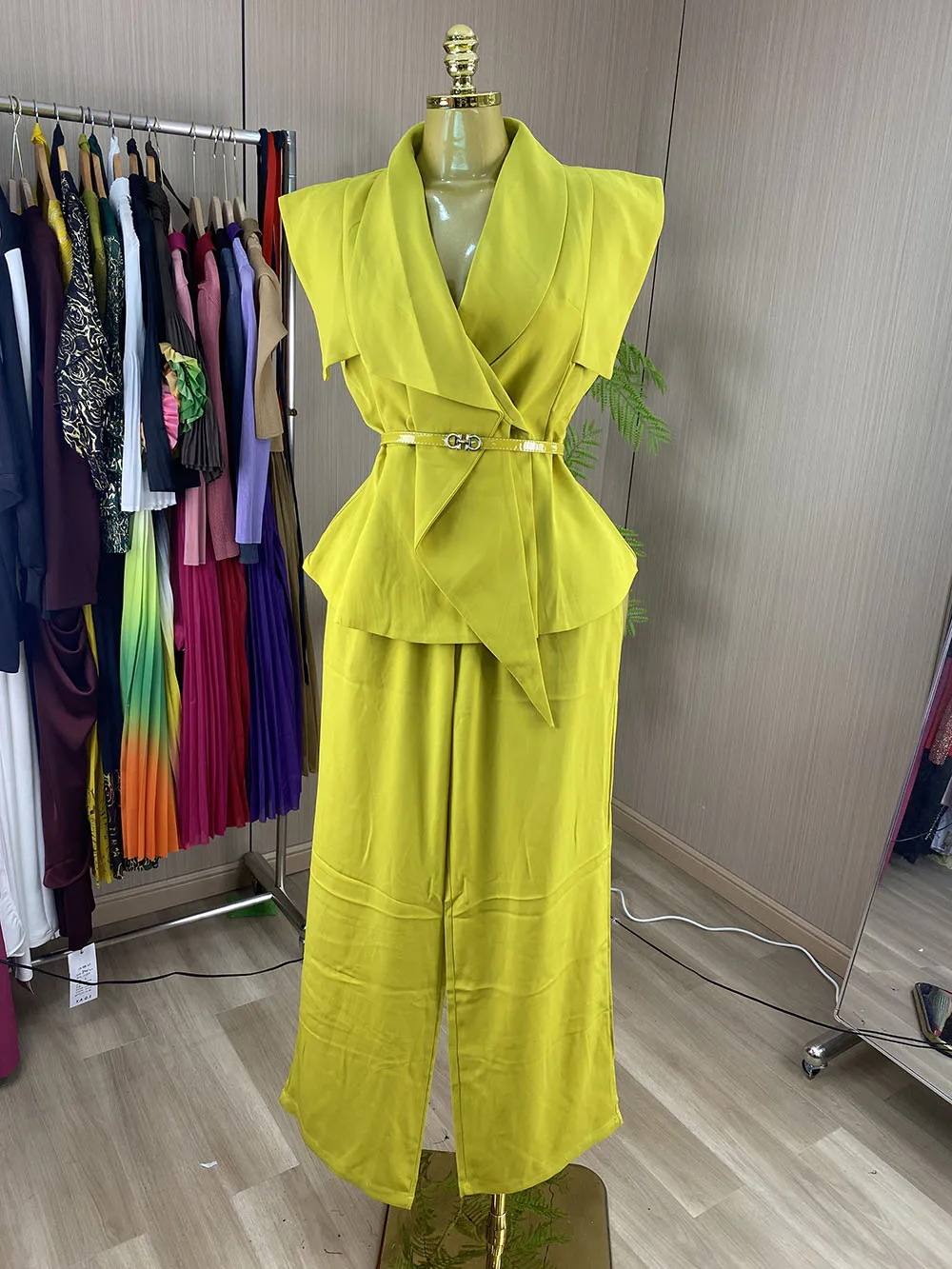 Professional two-piece set featuring a comfortable, breathable suit vest and high-waisted wide-leg trousers.-GZXX1164