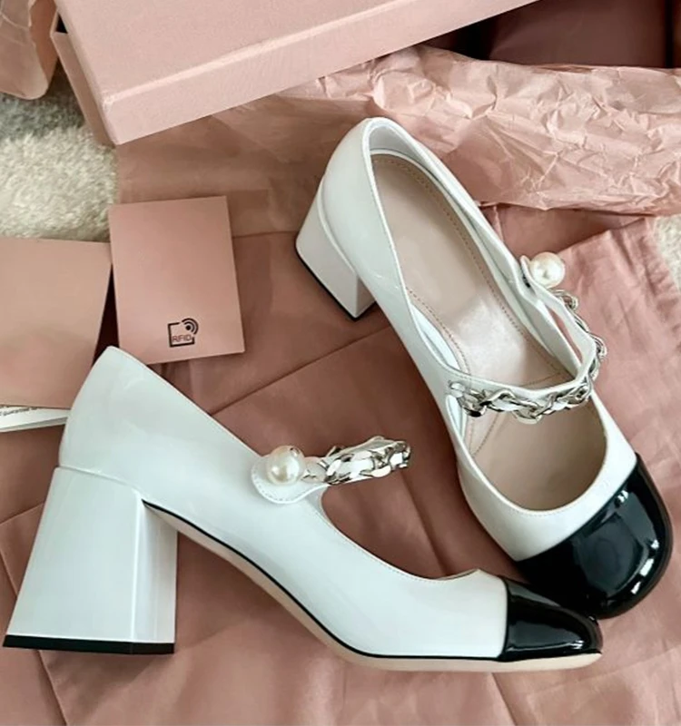 Black and White Color-blocked Mary Jane Shoes 2024 New French Celebrity Round Toe Block Heel Straight Pearl Chain Heel