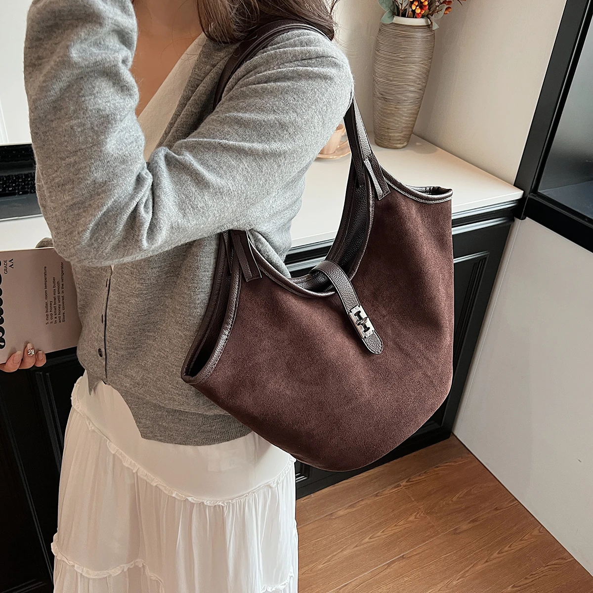 Sac à main rétro en daim pour femmes, sac à poignée supérieure de luxe, sac sous les bras de styliste pour le travail, le Shopping et les voyages