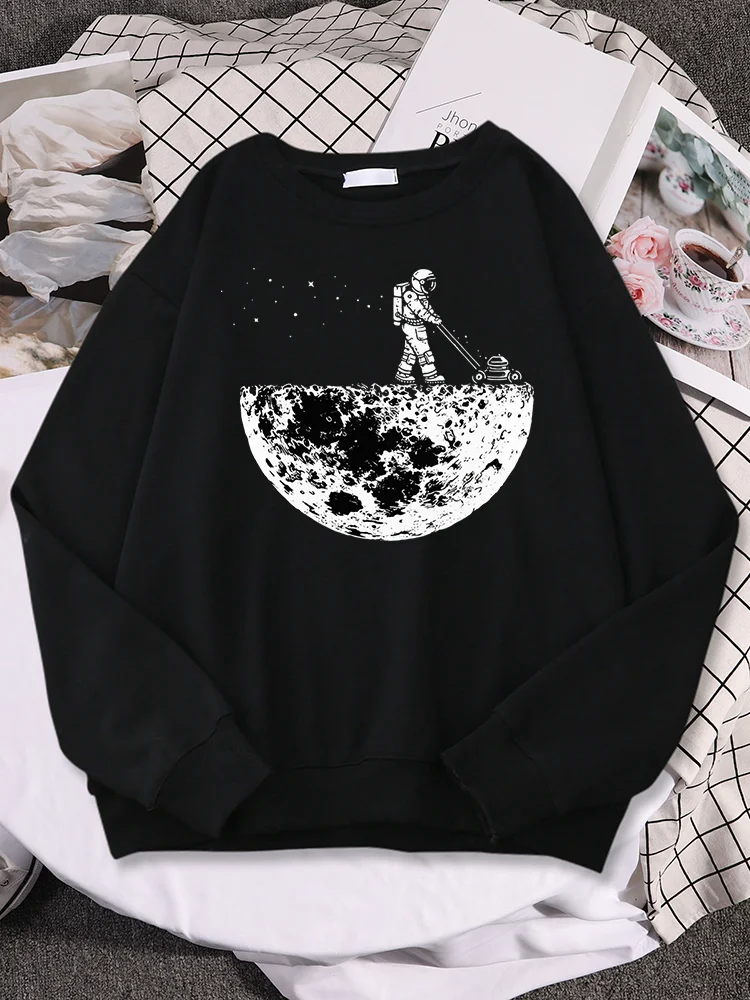 

Astronauts Weeding On The Moon Creativity Simple Print Women Hoody Autumn Fashion O-Neck Tops Creativity Casual Womans Pullover