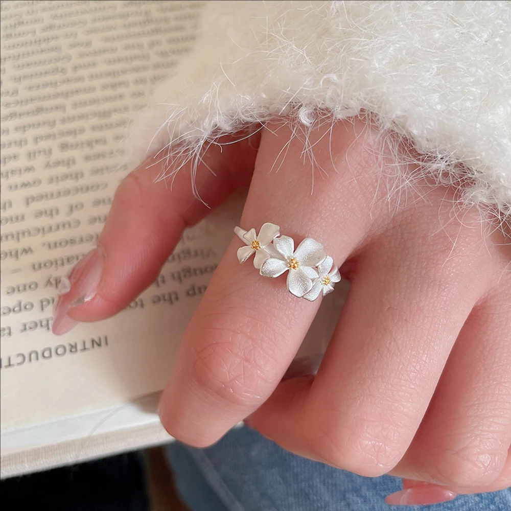 

Fashionable Plain Silvery Flower Opening Ring Sweet Elegant and Light Luxury Daily Rings for Women