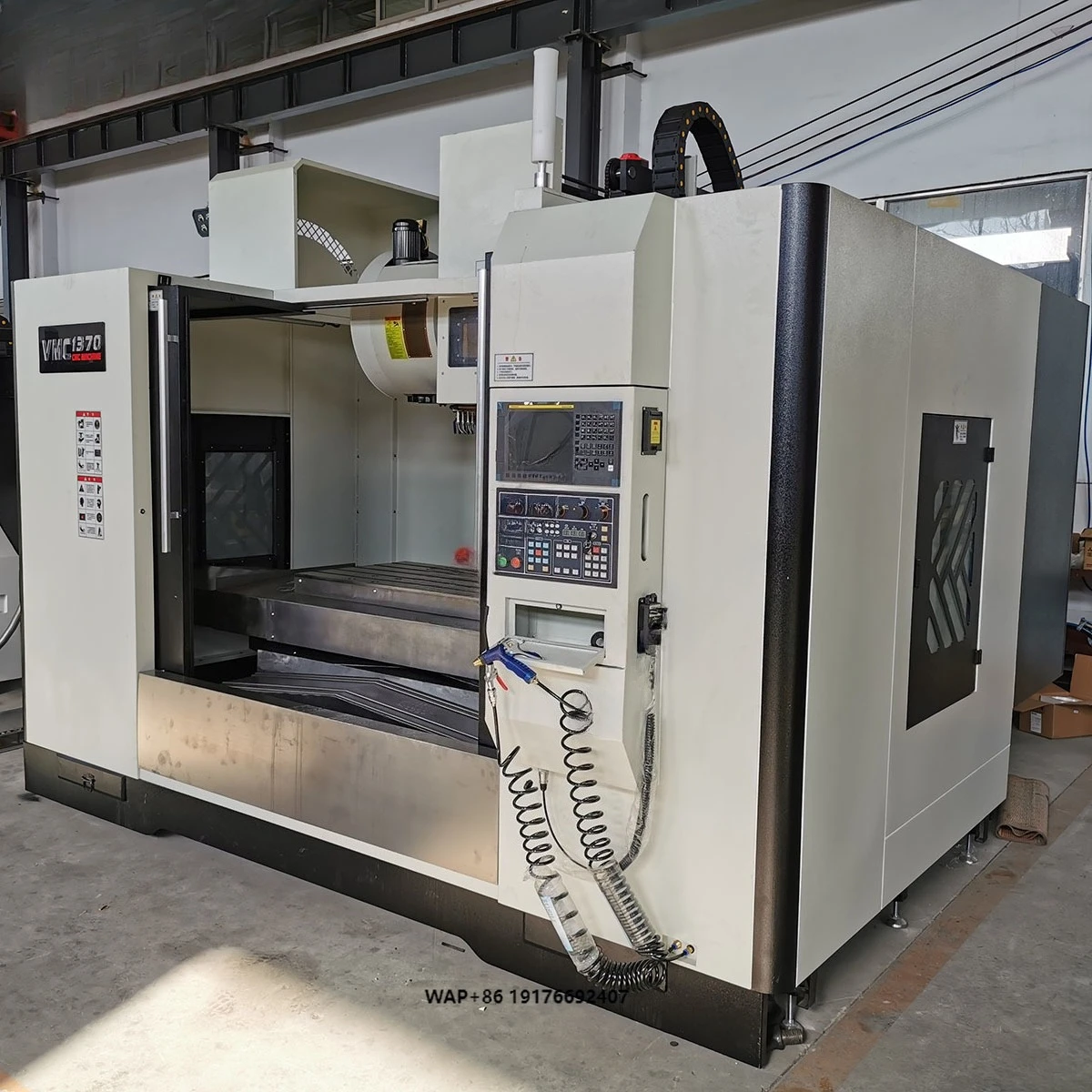 VMC1370 High-Speed Vertical Machining Center GSK China Factory's Automatic High-Processing Machine for Multiple Tasks