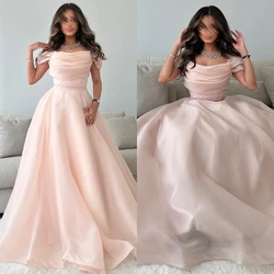 Elegantes, schulterfreies, bodenlanges Abendkleid in A-Linie für formelle Anlässe 	   Geraffte Organza-Kleider für die Gala für Frauen