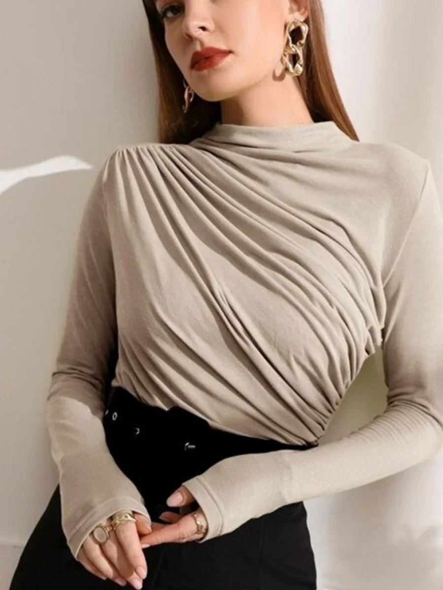 เสื้อยืดแขนยาวดีไซน์คอสูงเล็กน้อยสไตล์ยุโรปและอเมริกาสำหรับฤดูใบไม้ร่วงและฤดูหนาว  แบบจีบอเนกประสงค์