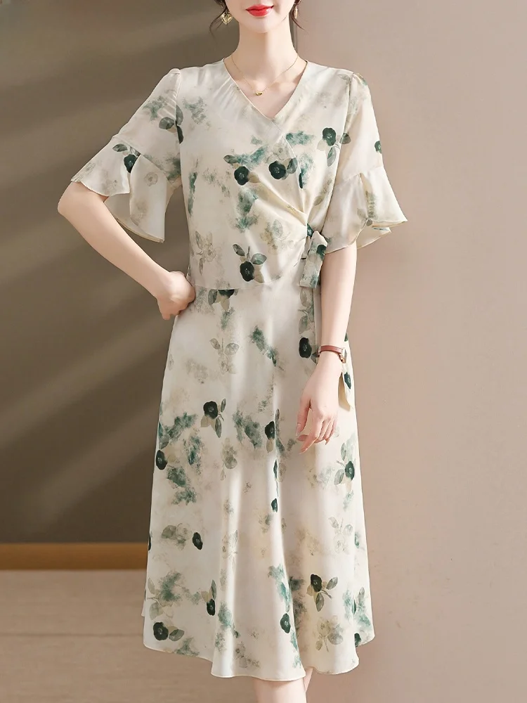 

Модное летнее платье для мам 2025: Новинка, короткий рукав, шифоновая юбка, омолаживающий эффект, женская одежда в корейском стиле, V-образный вырез, средней длины.