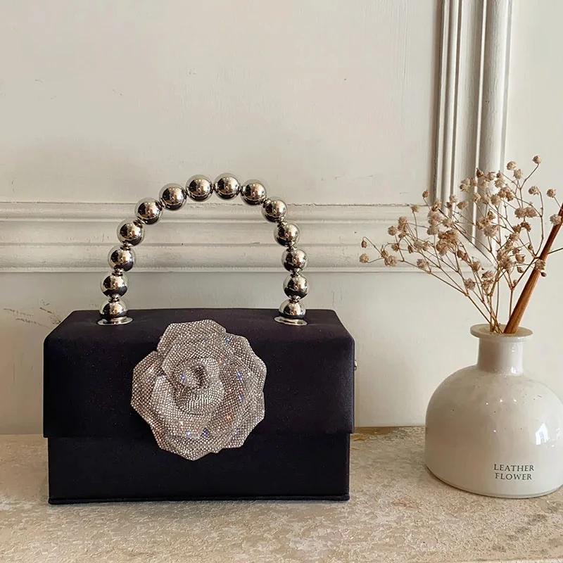 

Rhinestone Handbag Rose Bucket Bag for Women Luxury Flower Boutique Bling Crystal Satin Clutch Purses Top Quality Evening Bags