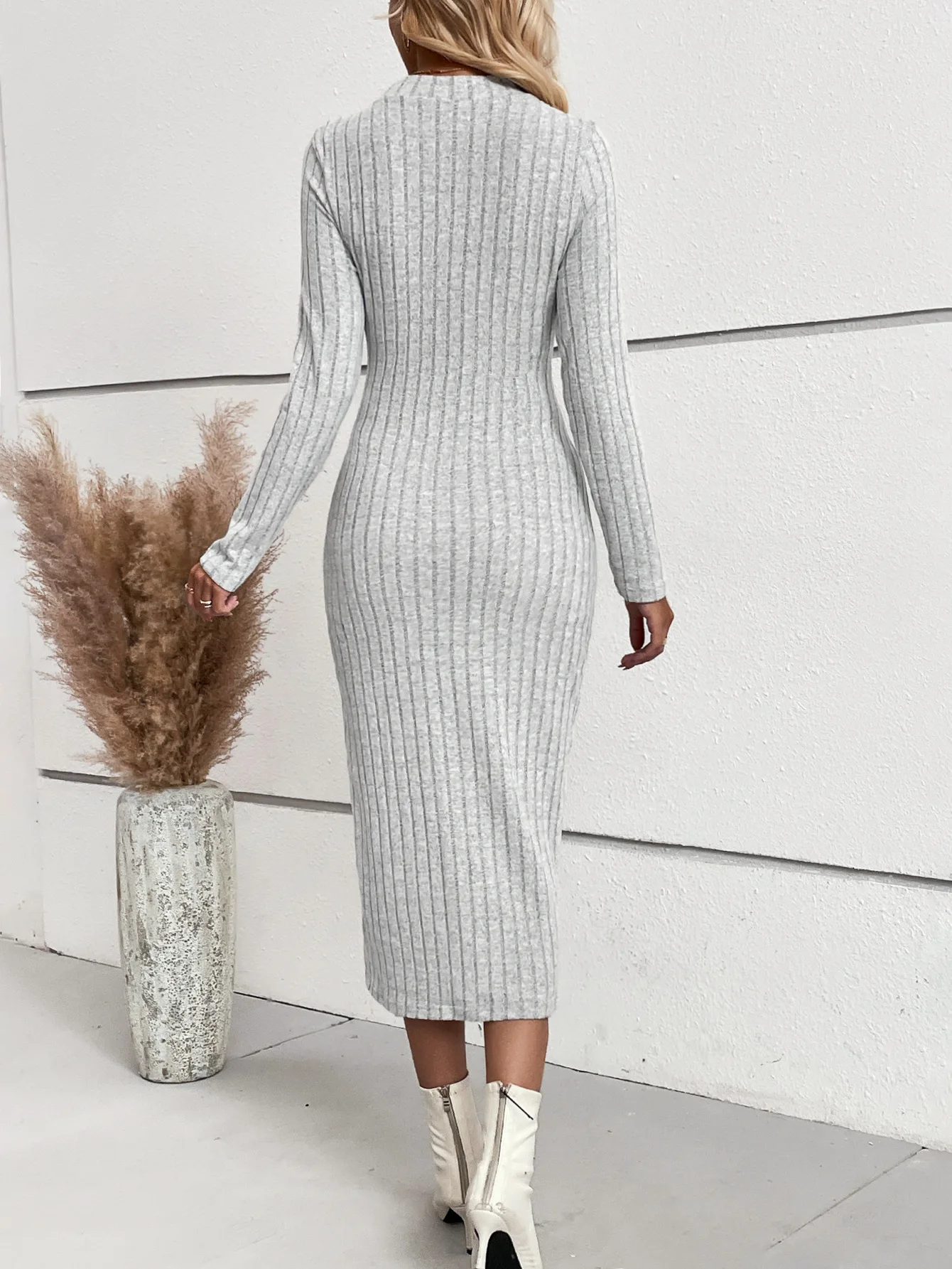 Cross border European and American women\'s spring and autumn knitted tight and sexy buttocks wrapped mid length dress