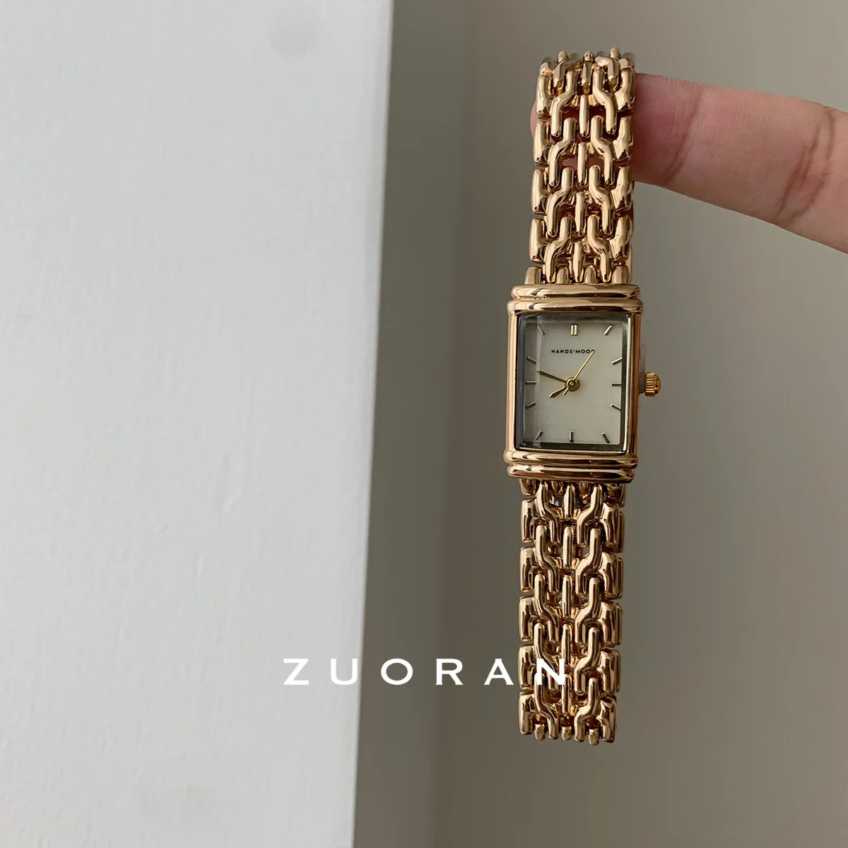 

Elegant women's watch, luxurious and sophisticated, high-value, elegant, fashionable and exquisite vintage quartz watch.