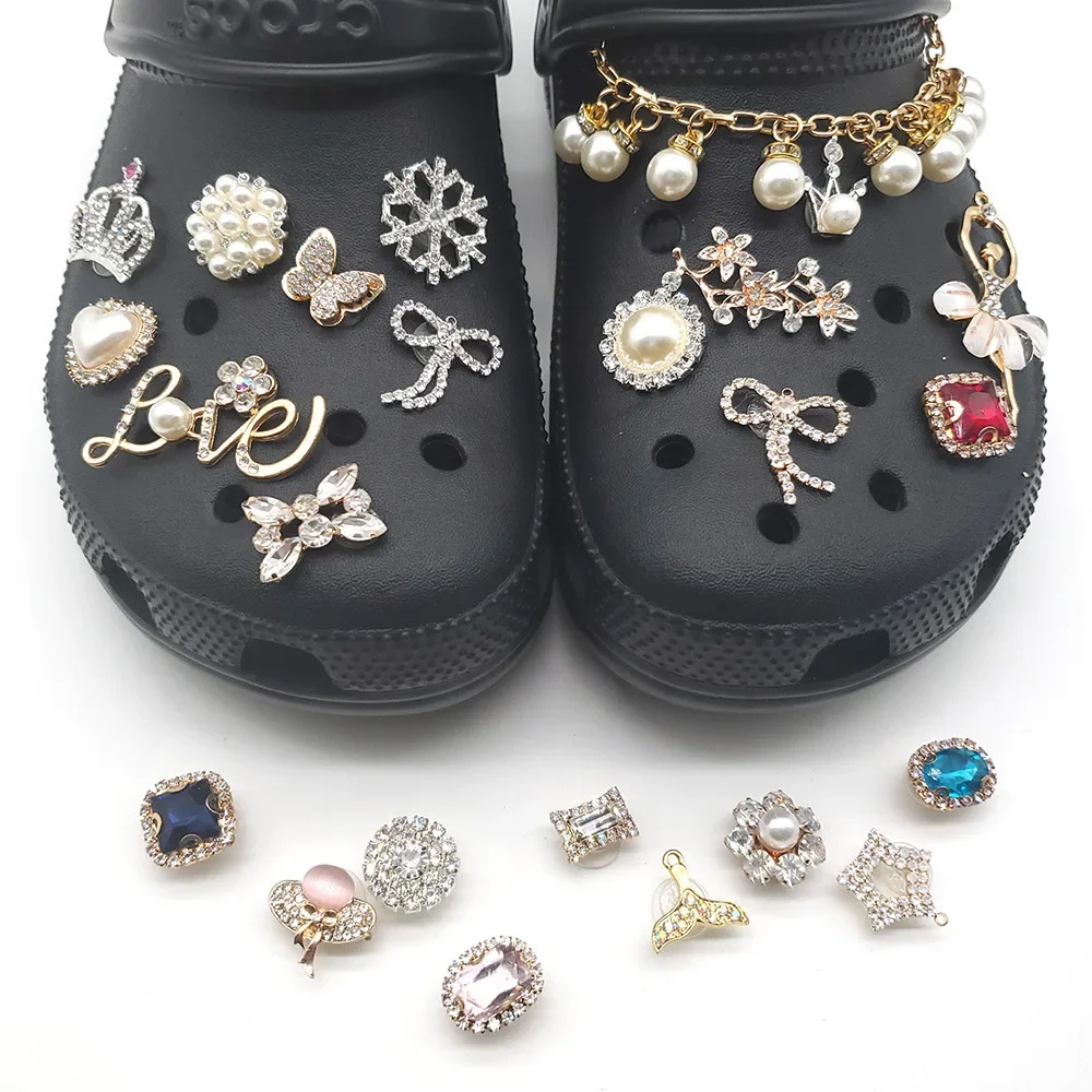 Brand Shoes Charms DesignerCharm Bling Rhinestone Girl Gift Glow Clog Decoration Metal Love Butterfly Shoe Accessories