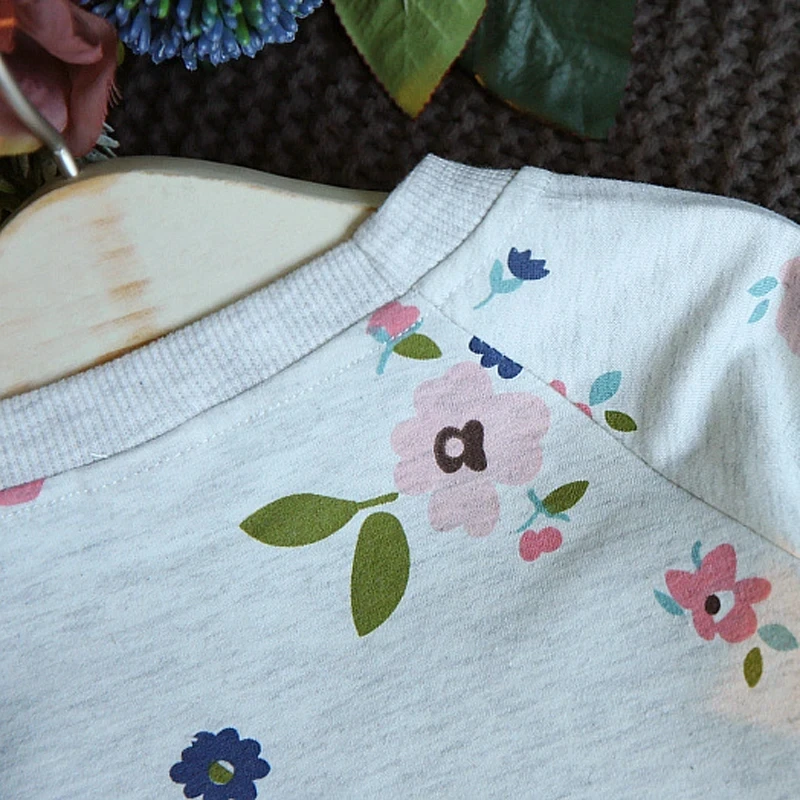 جديد الكورية نمط الفتيات قاعدة قميص الأطفال جولة الرقبة البلوز طويلة الأكمام أعلى لطيف الأزهار المطبوعة نمط طفلة أعلى