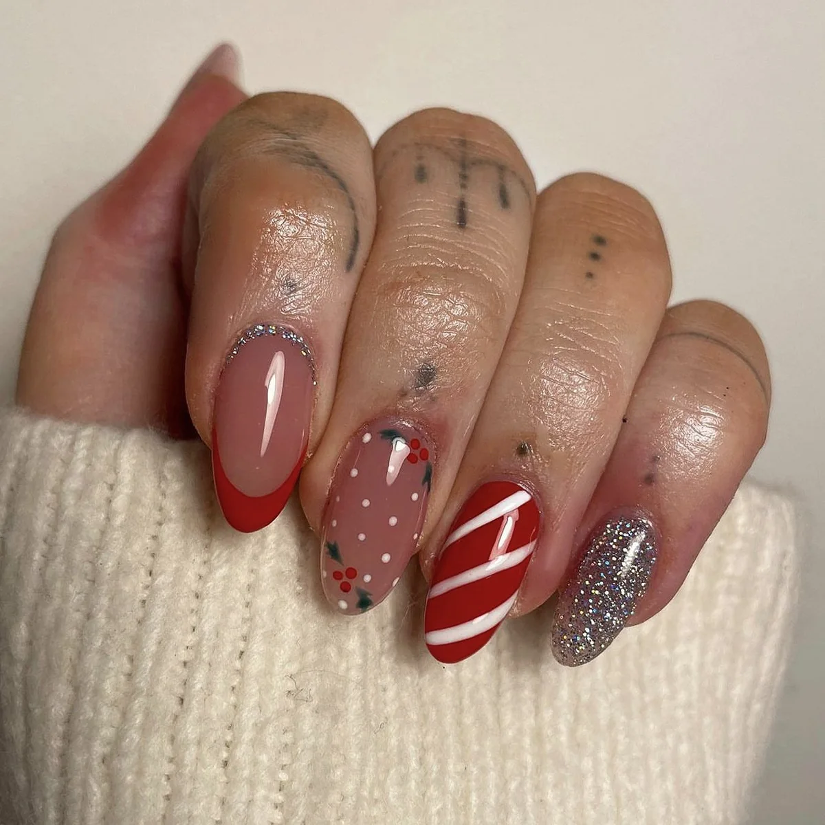 

24PCS Christmas False Nails Red Candy Stripes French Glitter Silver Almond Press on Nails Full Cover Wearable Winter Fake Nails