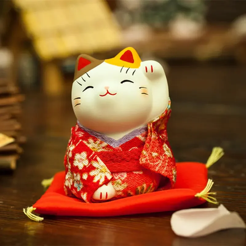 Hot Selling Japanese Kimono Money Maneki Neko Cat Birthday Marriage Gift Ceramic Decoration Lucky Car Ceramic Maneki Neko Crafts