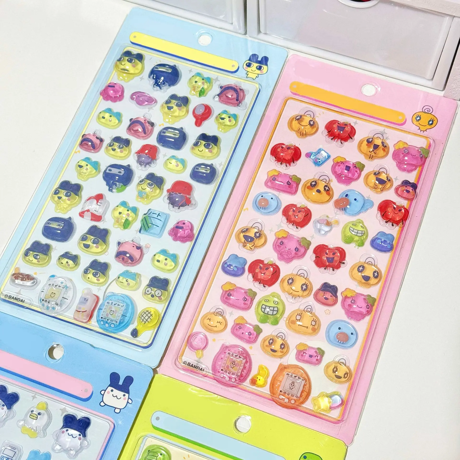 Tamagotchi pegatinas 3d de dibujos animados pegatinas de cristal regalos de cumpleaños para niños vacaciones decoración de Año Nuevo pegatinas Bonbon Drop Relief Stic