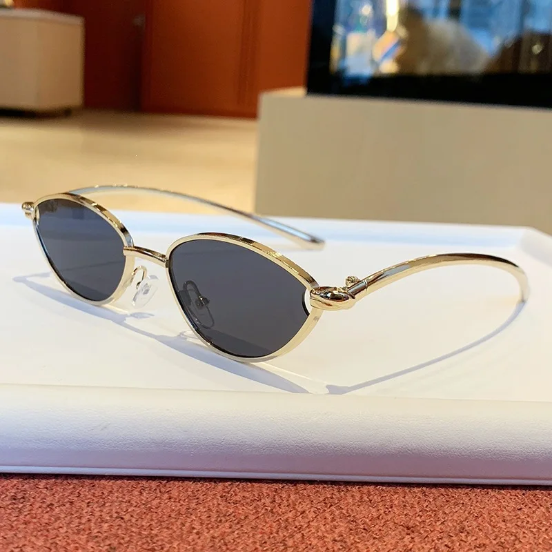 

New Fashion Female Small Frame Sunglasses Women Metal Frame Eyeglasses UV400 Protection Goggles Travel Shades Driving Eyewear