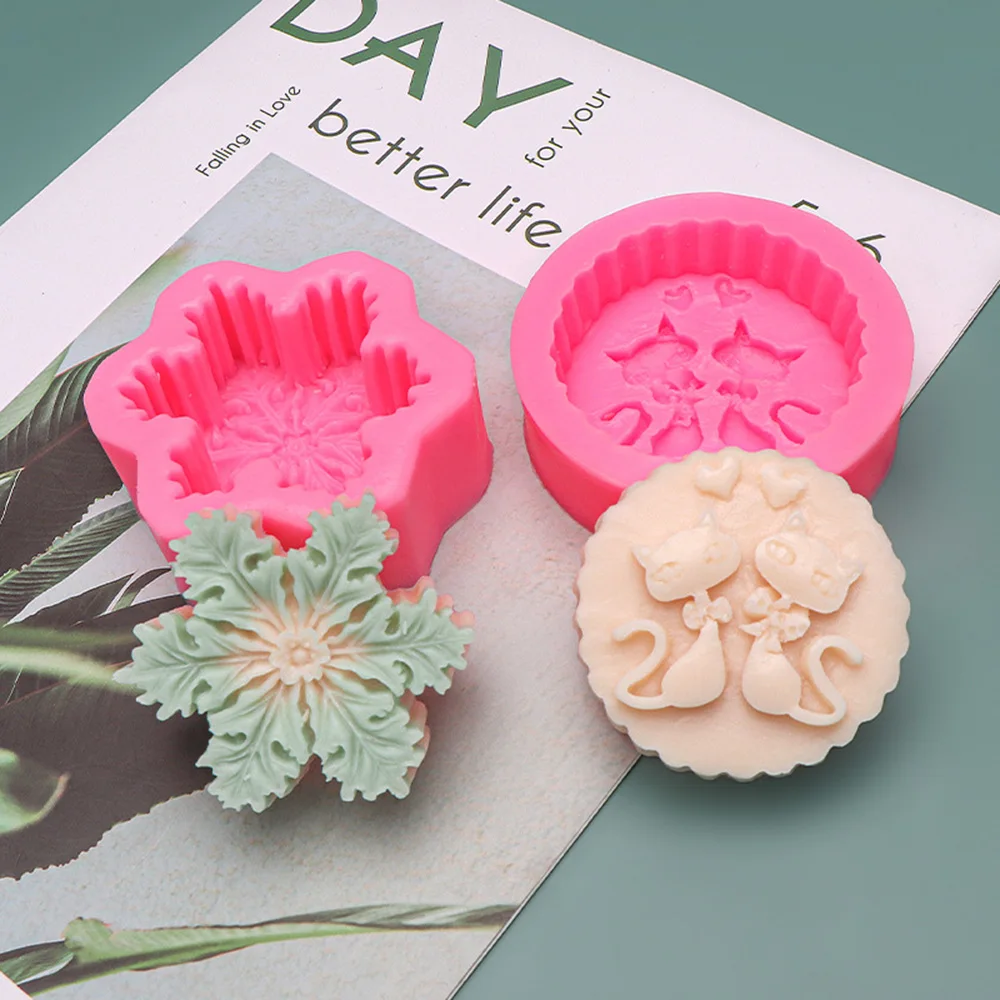 

Christmas Snowflake Cat Candle Silicone Mold Handmade Soap Aromatherapy Gypsum Resin Ice Mould Candle Making Kit Home Decor Gift