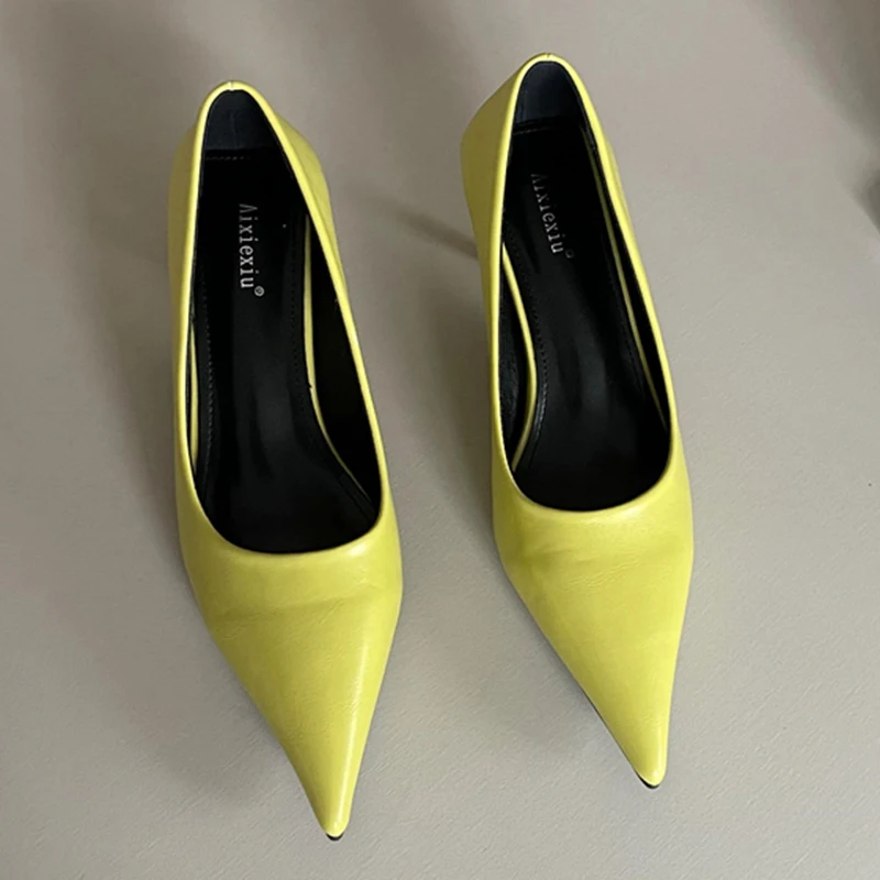 2023 New Luxury Brand Women Yellow Pointed Toe Stiletto Pumps Pu Leather Pink White Pencil High Heels Ladies Wedding Prom Shoes