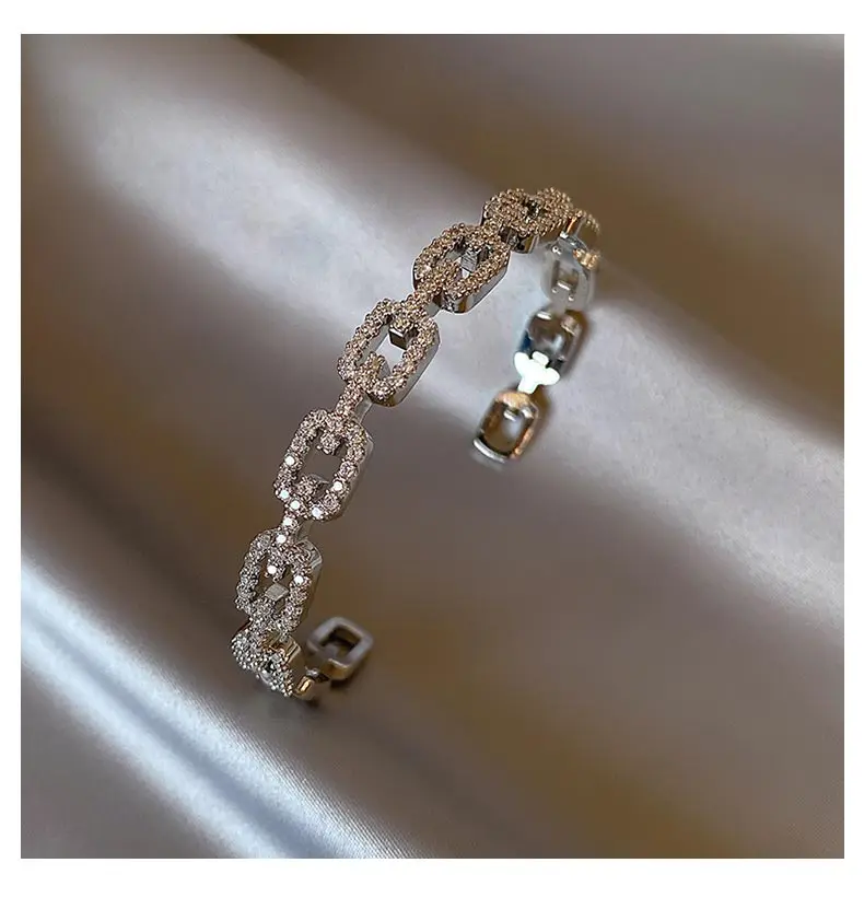 Luxuriöses, mit Mikro-Zirkonen besetztes, 18K vergoldetes Metall-Armband, elegantes Accessoire für Damen, trendiger Schmuck für Weihnachtsfeiern. – Detail 14