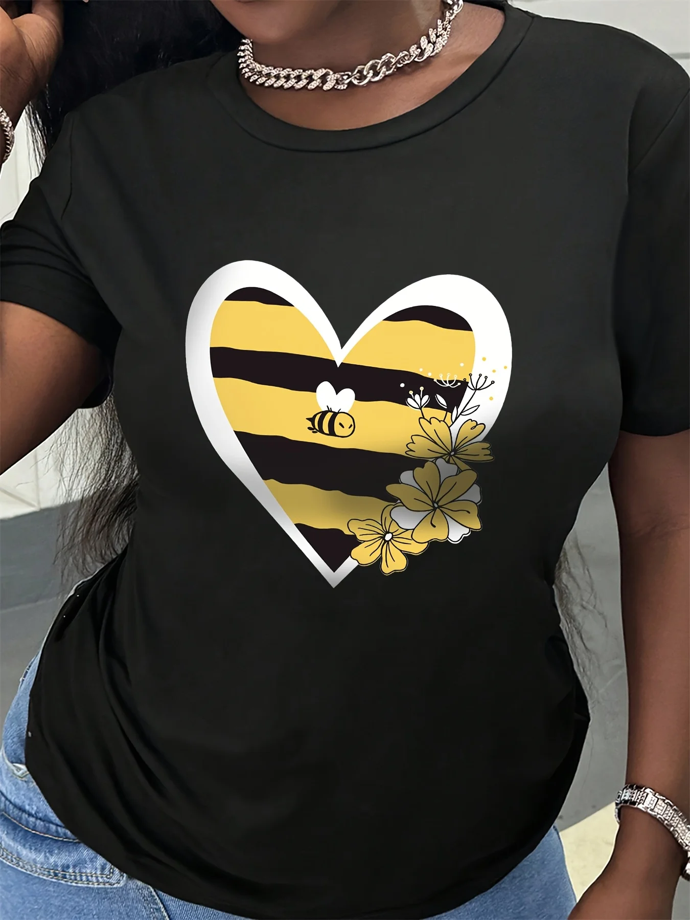 

Летняя женская повседневная футболка с круглым вырезом и короткими рукавами из трикотажной ткани из полиэстера с аппликацией, пчелой и цветочным сердцем